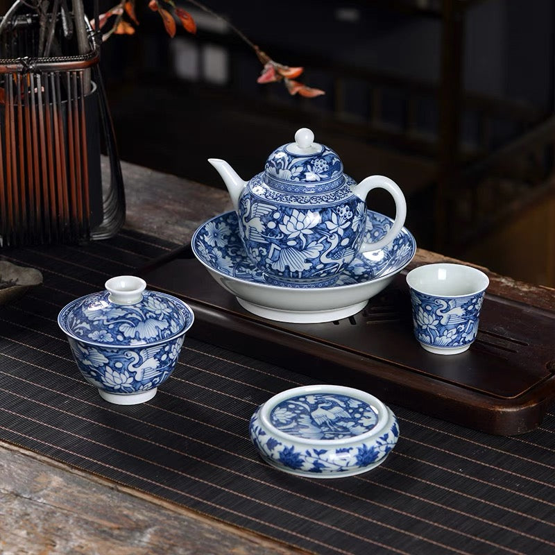 Blue and White Porcelain White Space Technique Lotus and Egret Pattern Horse-shoe Tea Cup