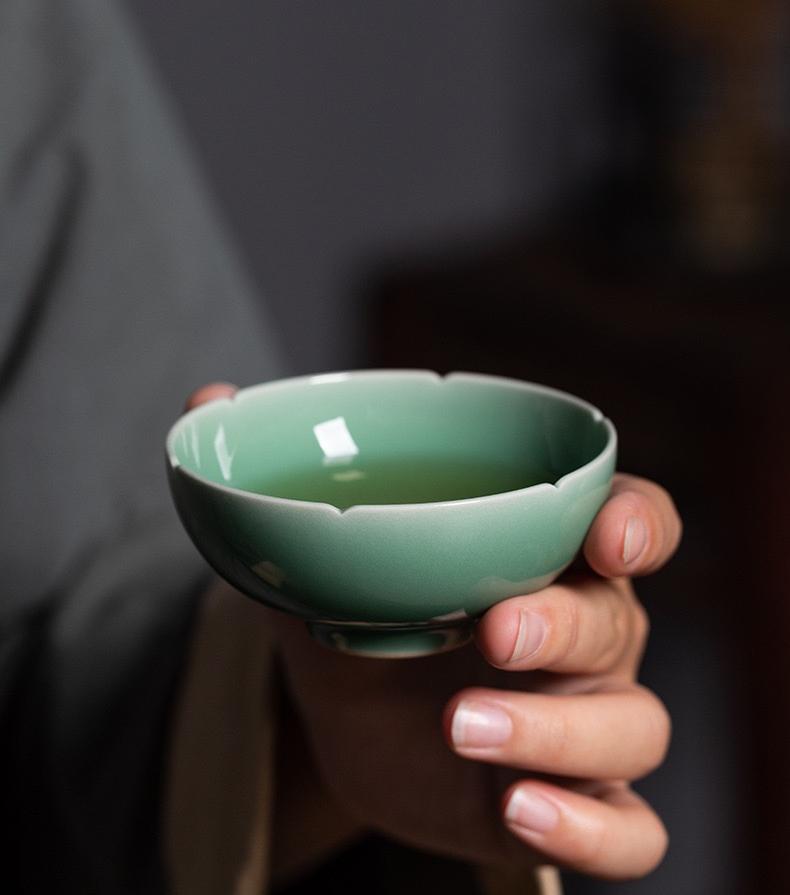 Longquan Celadon Plum Blossom Hand-carved Pattern Host Tea Cup