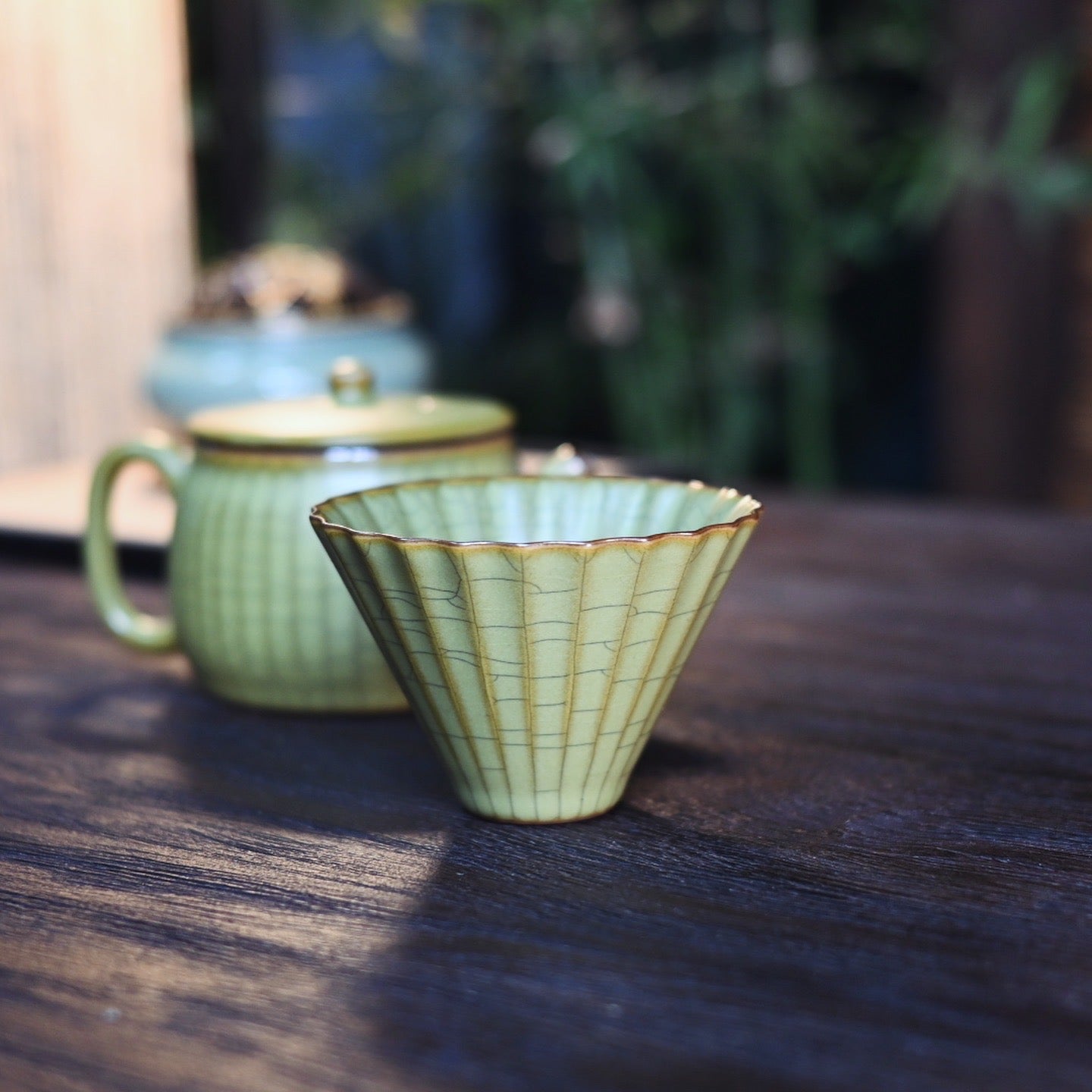 Longquan Celadon – Ge Kiln Daisy Host Tea Cup