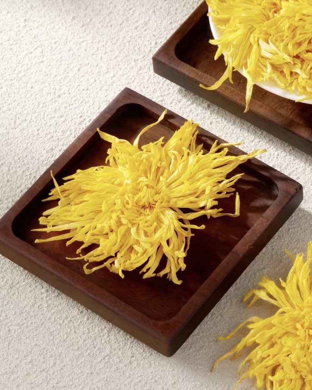 Brew the essence of sunshine — a tea that refreshes the body, clears the mind, and captures nature’s quiet beauty.