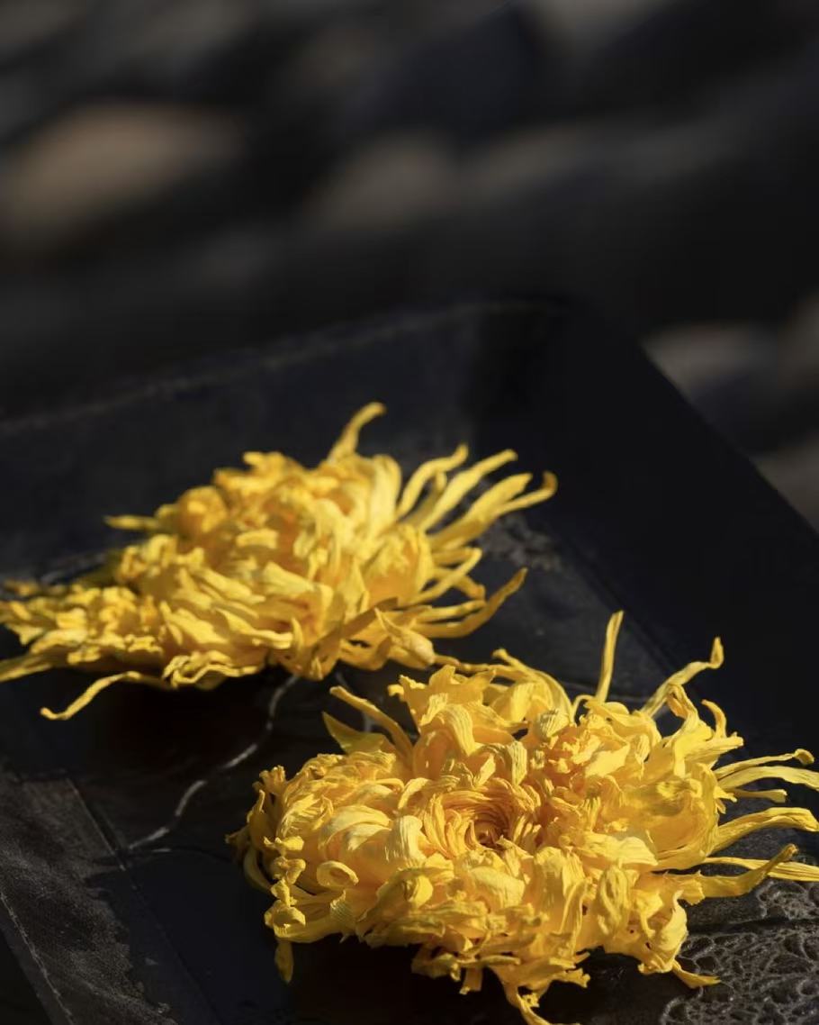 Handpicked from mountain fields, our golden silk chrysanthemums bloom again in your teacup — pure, soothing, and naturally sweet.