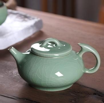 Glaze cracks ge-kiln celadon teapot