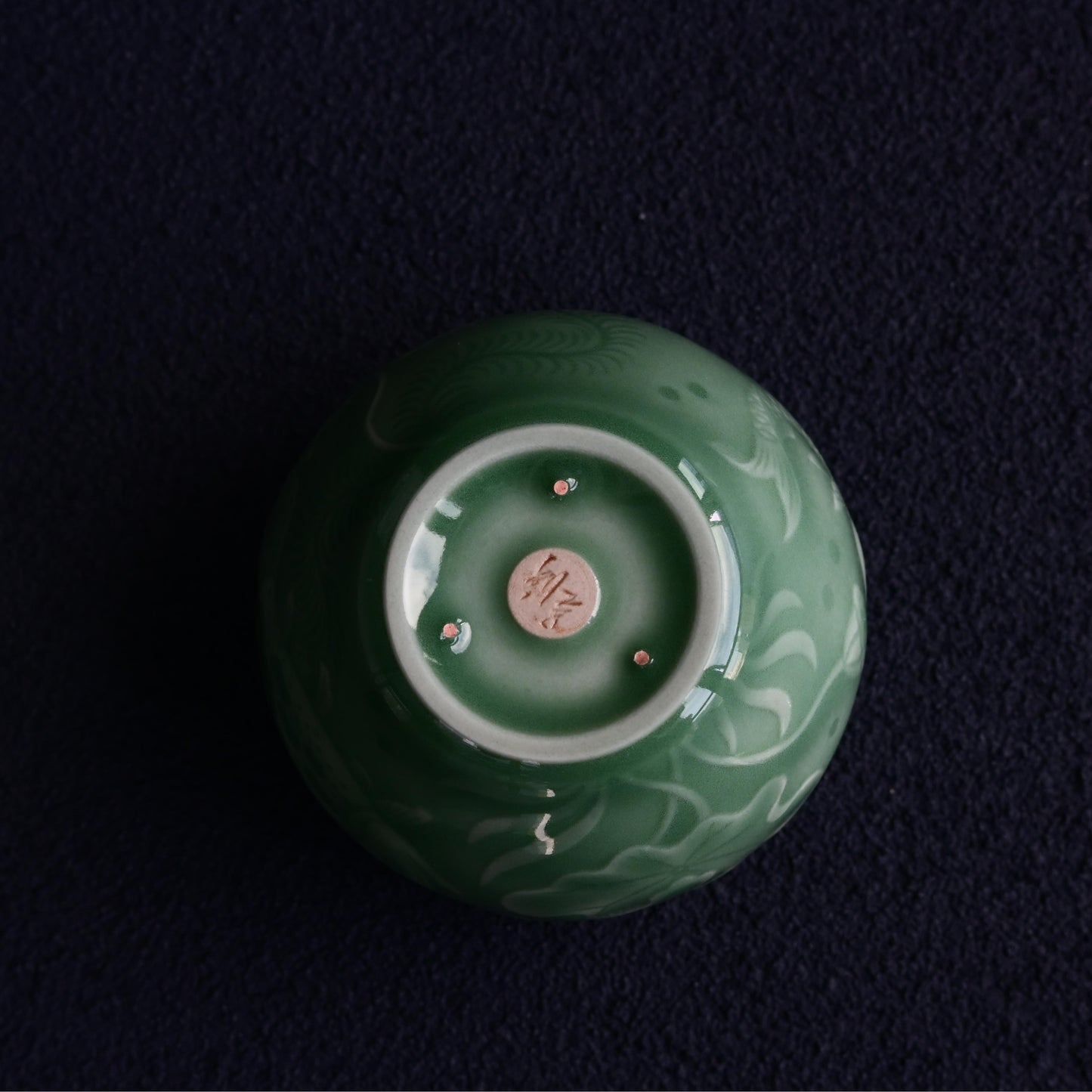 Longquan Celadon Plum Green Hand-Carved Fish and Algae Pattern Host Tea Cup