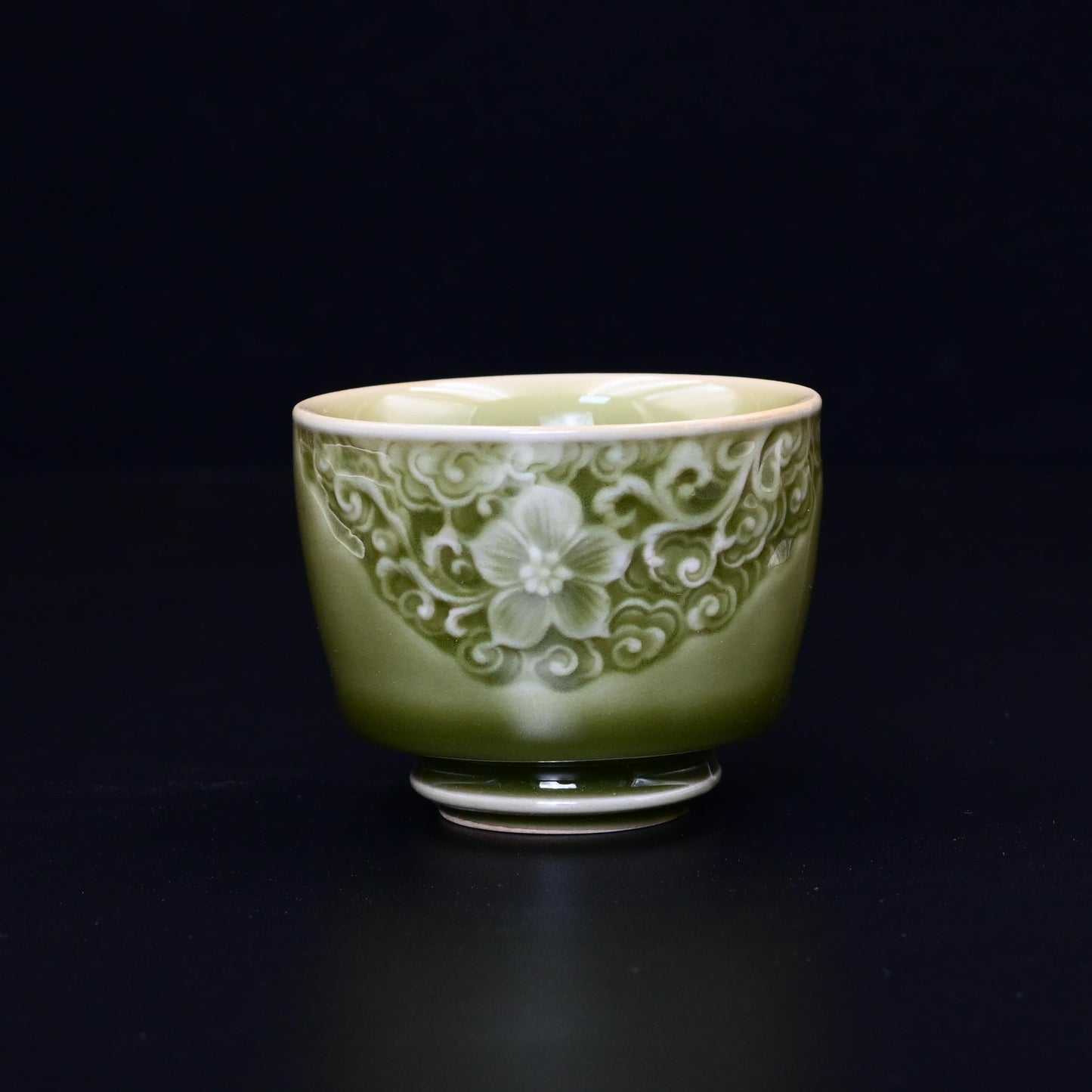 Longquan Celadon Hand-carved Flowers Underglaze Patterns Host Tea Cup