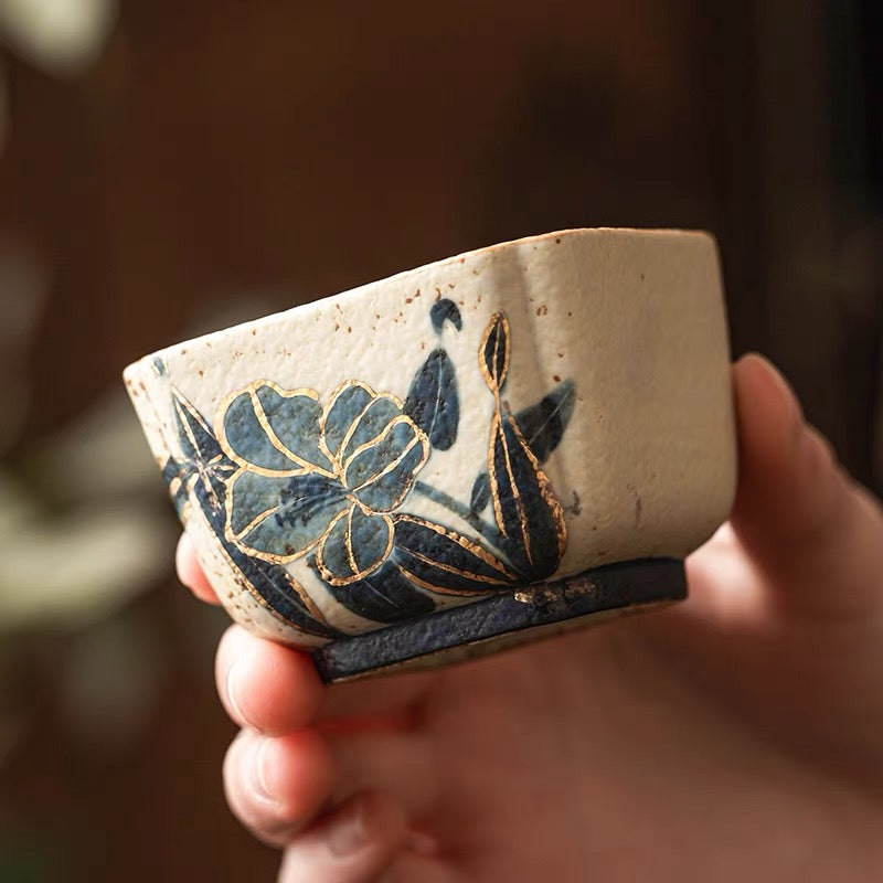 Old Clay Blue-and-White Volcanic Stone Caramel Glaze Square Cup with Hand-Painted Daffodils Design