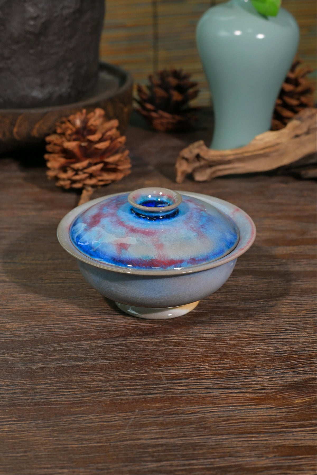 Ergonomic galaxy violet ingot master gaiwan designed for high-temperature Oolong tea brewing