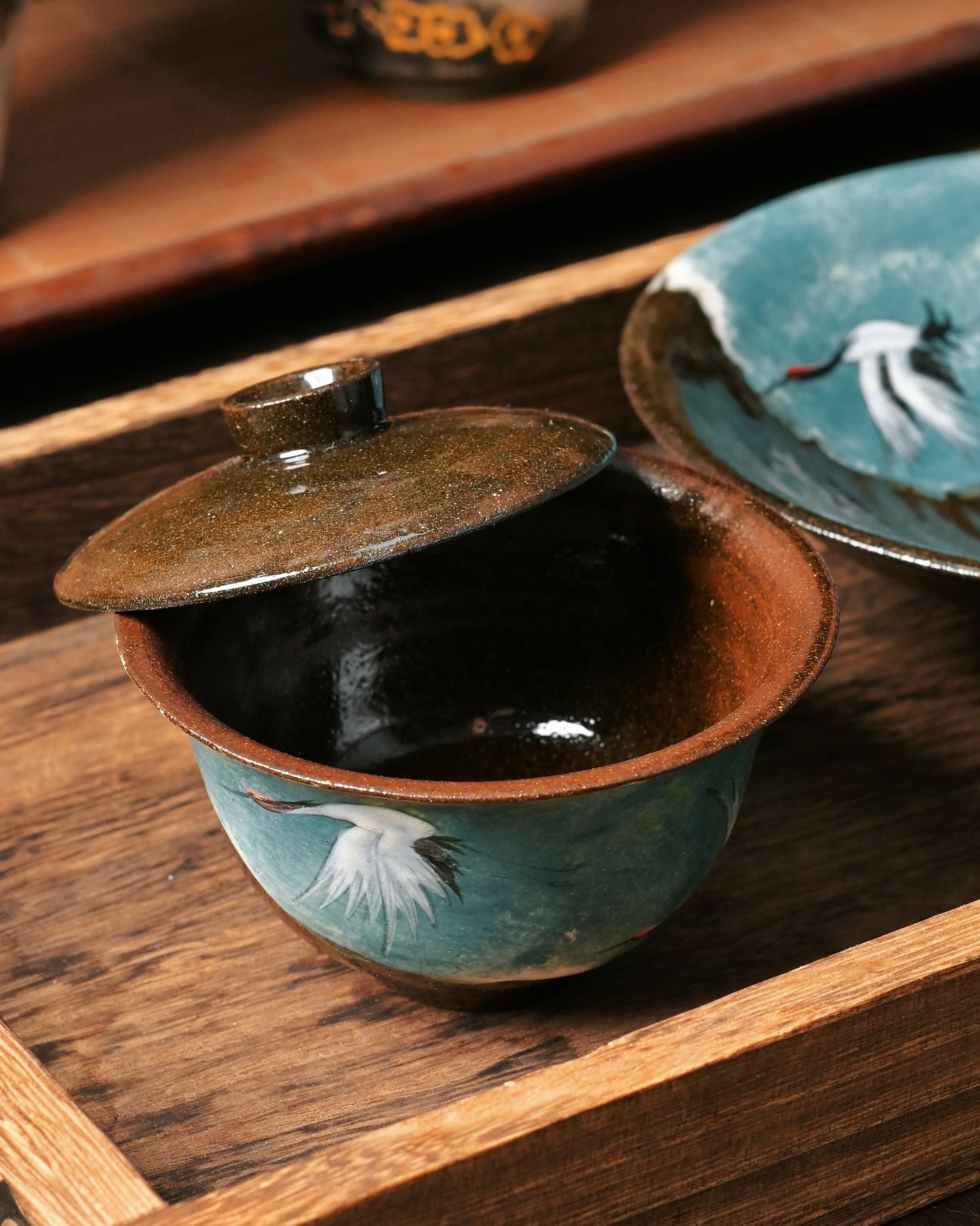 Traditional style gaiwan featuring red-crowned crane design