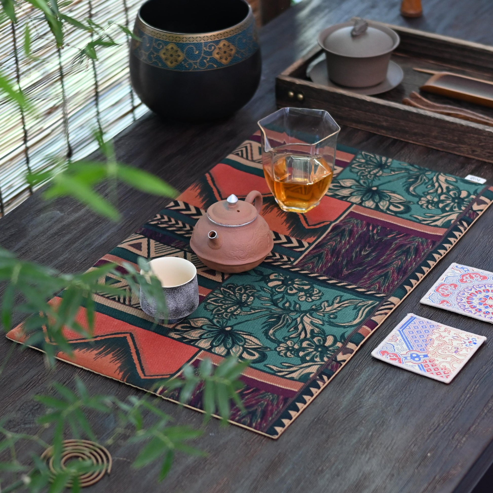 Water-absorbing cotton linen cloth for tea table decoration and protection.