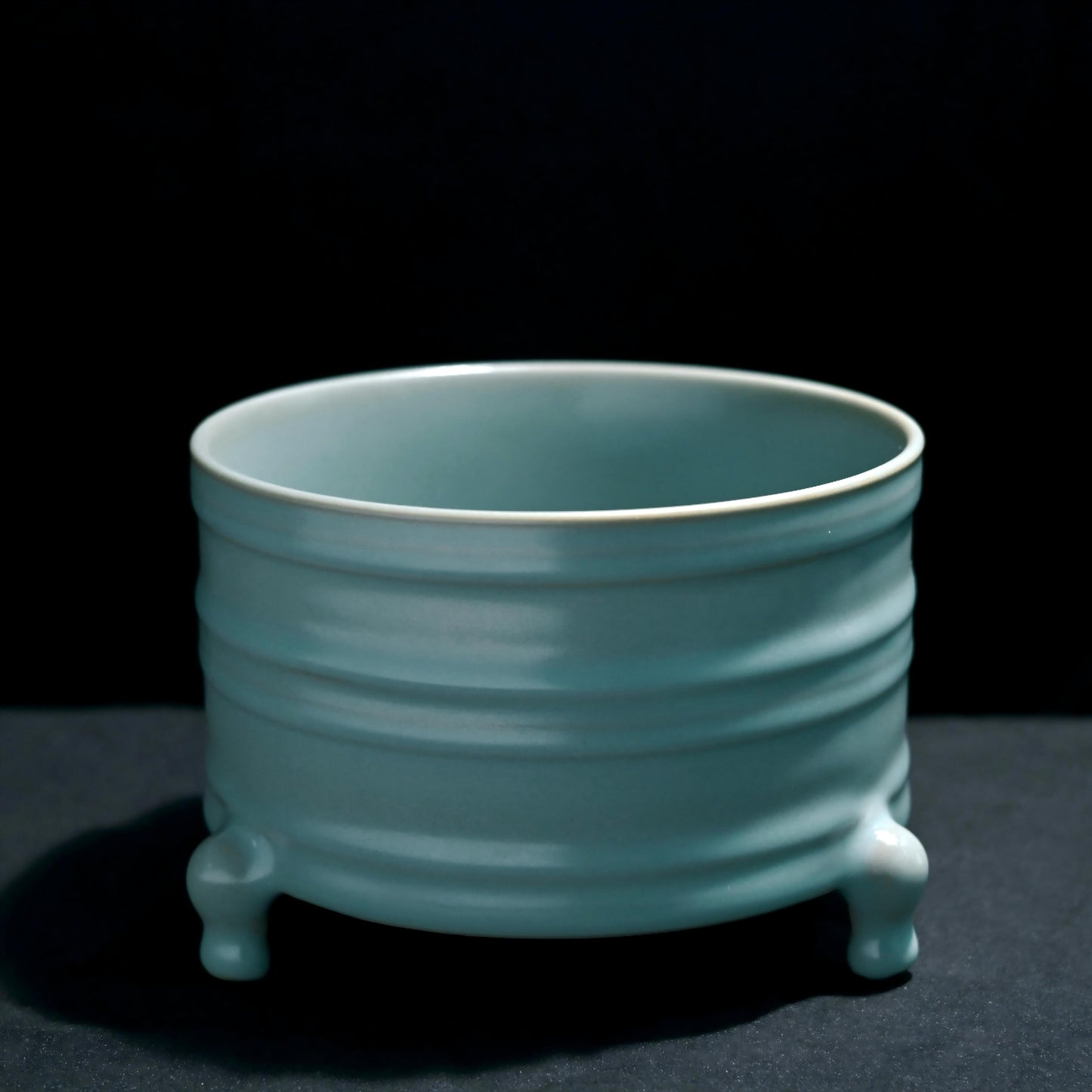 Ru ware tripod Zun vessel with string patterns and sky-blue glaze, Han Dynasty bronze-inspired design
