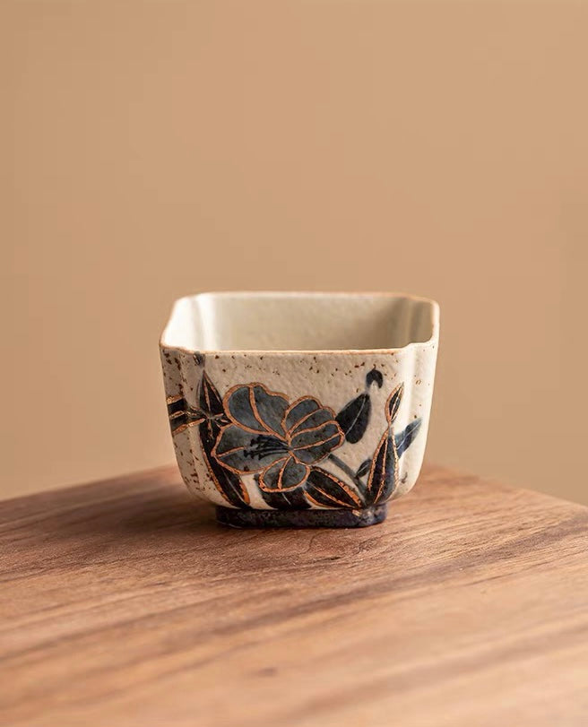 Old Clay Blue-and-White Volcanic Stone Caramel Glaze Square Cup with Hand-Painted Daffodils Design
