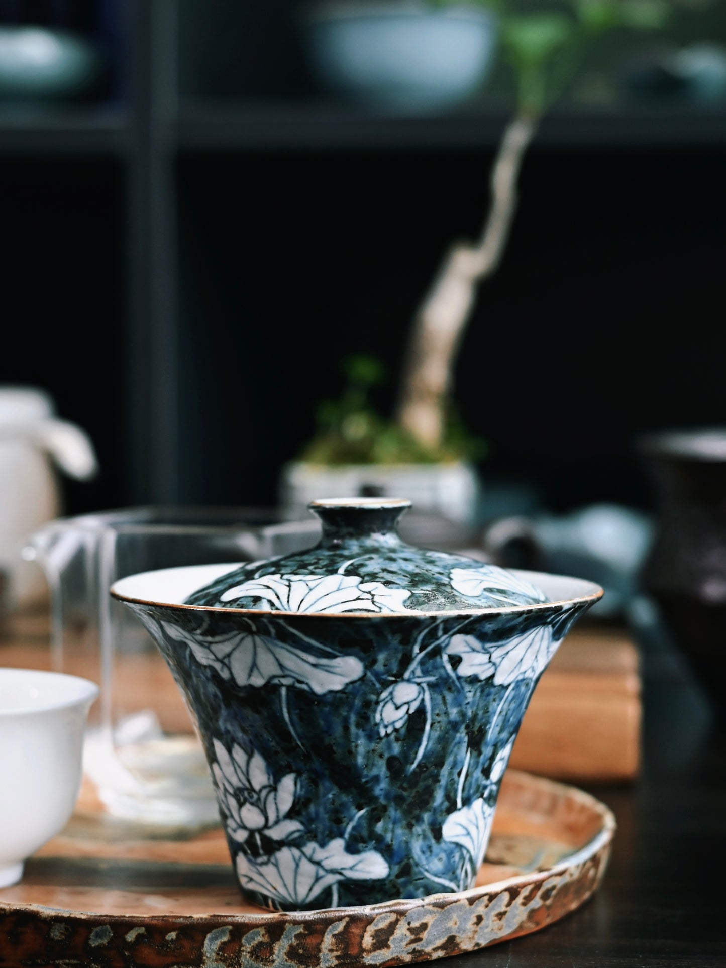 Hand-Painted Kohiki Lotus & Egret Gaiwan