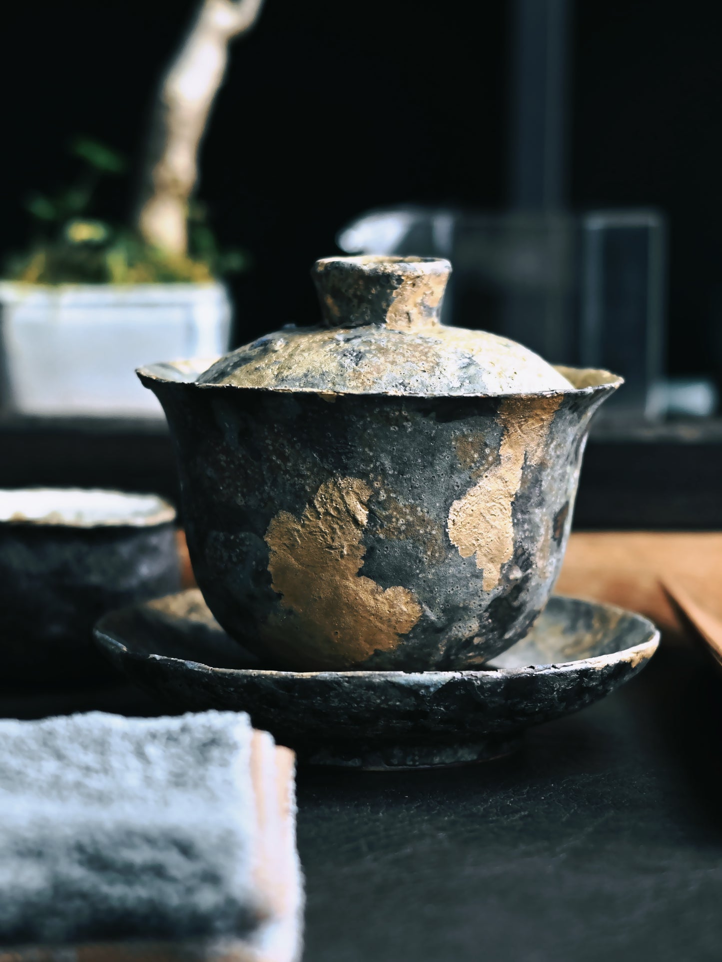 Handcrafted Gold-Traced Gaiwan(Lidded Bowl) – "Relic Revival" Collection