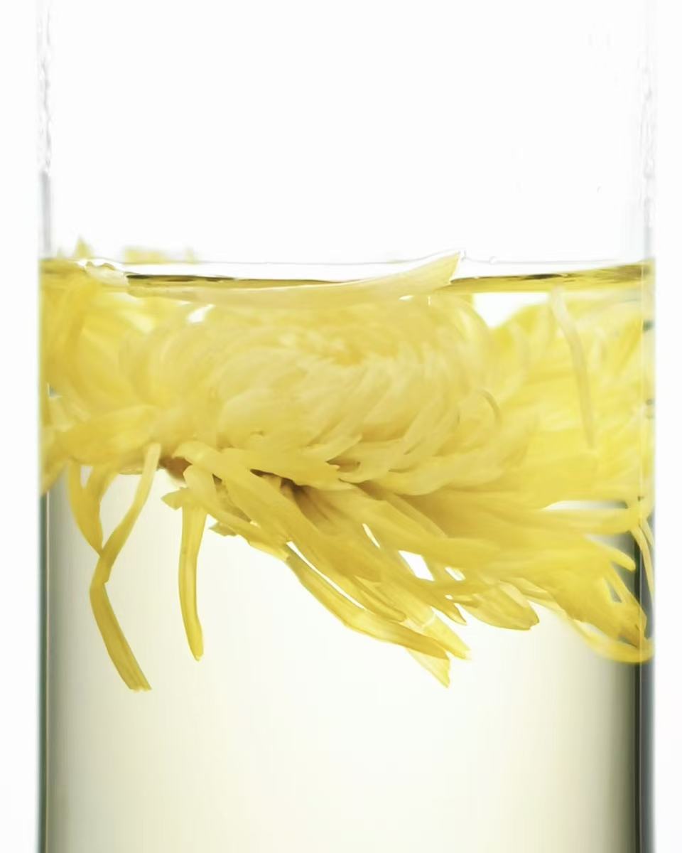 Light as silk, bright as gold — each petal tells a story of purity, health, and calm indulgence.