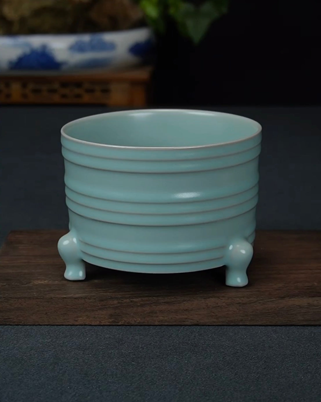 Ru ware Zun with three beast-shaped feet and string patterns, based on Palace Museum original