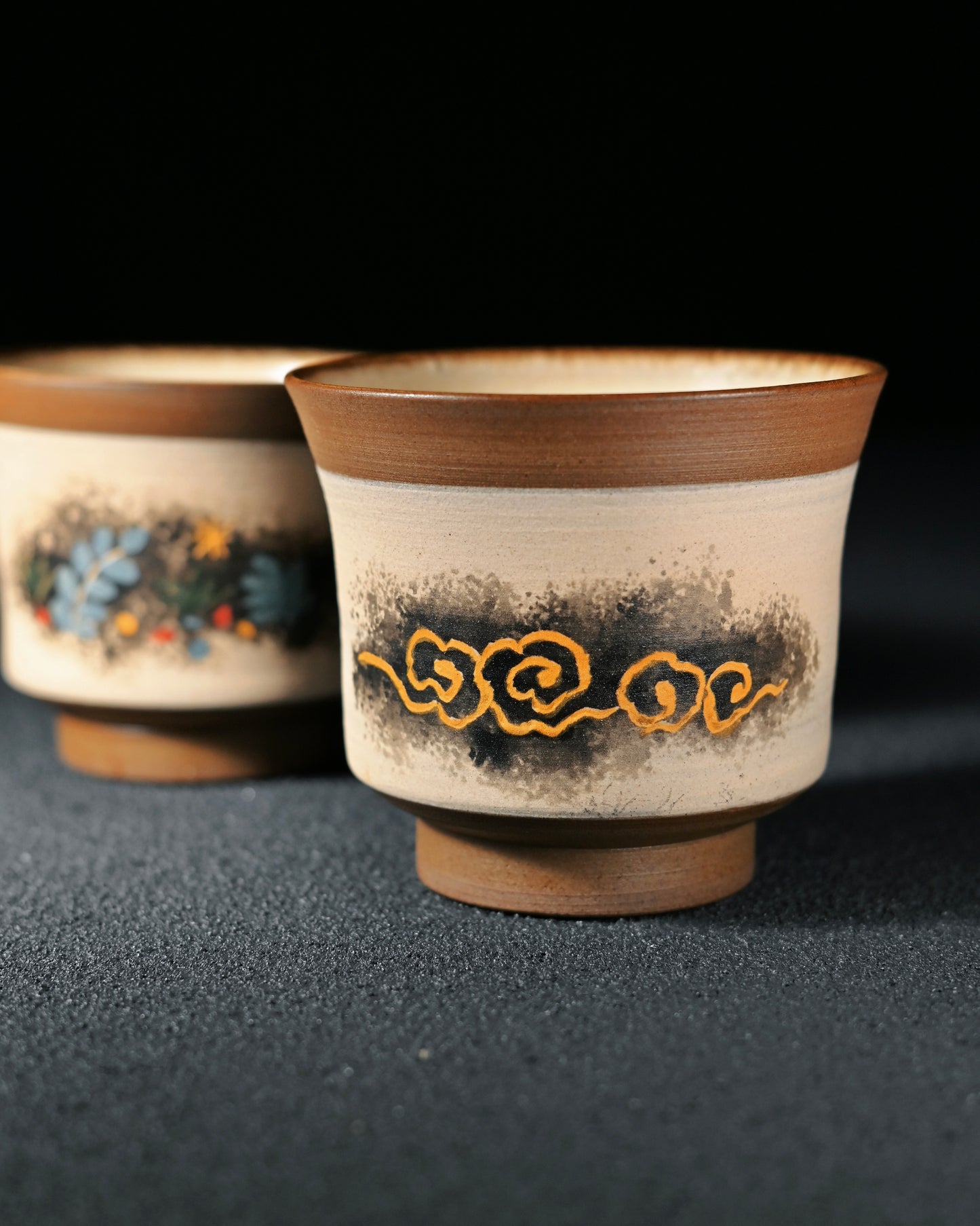 Three-dimensional painting effect achieved through combined brushwork and relief carving techniques