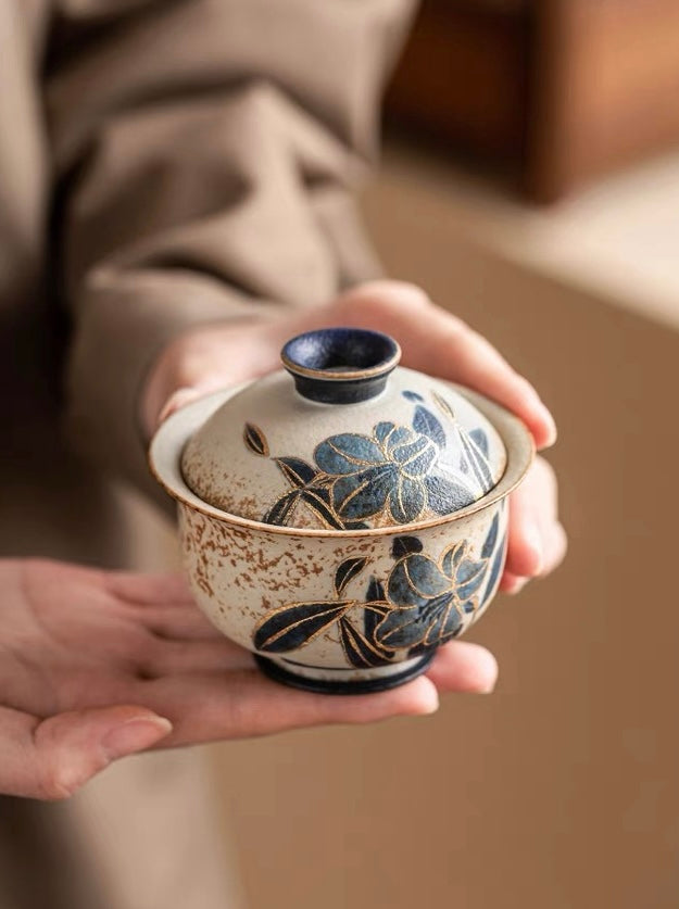 Old Clay Blue-and-White Volcanic Stone Style Caramel Glaze Gaiwan with Hand-Painted Daffodils Design