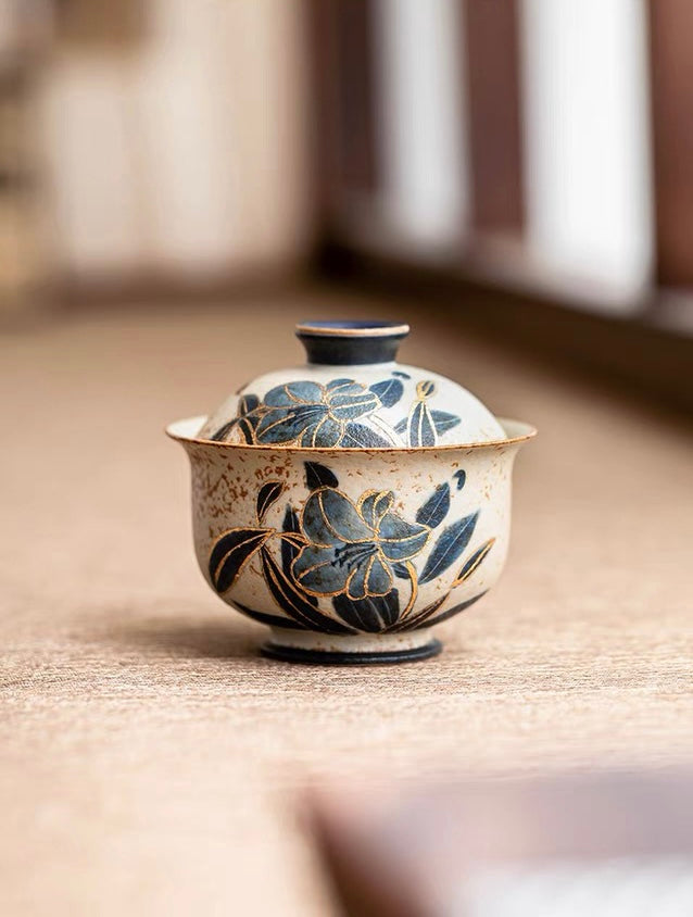 Old Clay Blue-and-White Volcanic Stone Style Caramel Glaze Gaiwan with Hand-Painted Daffodils Design