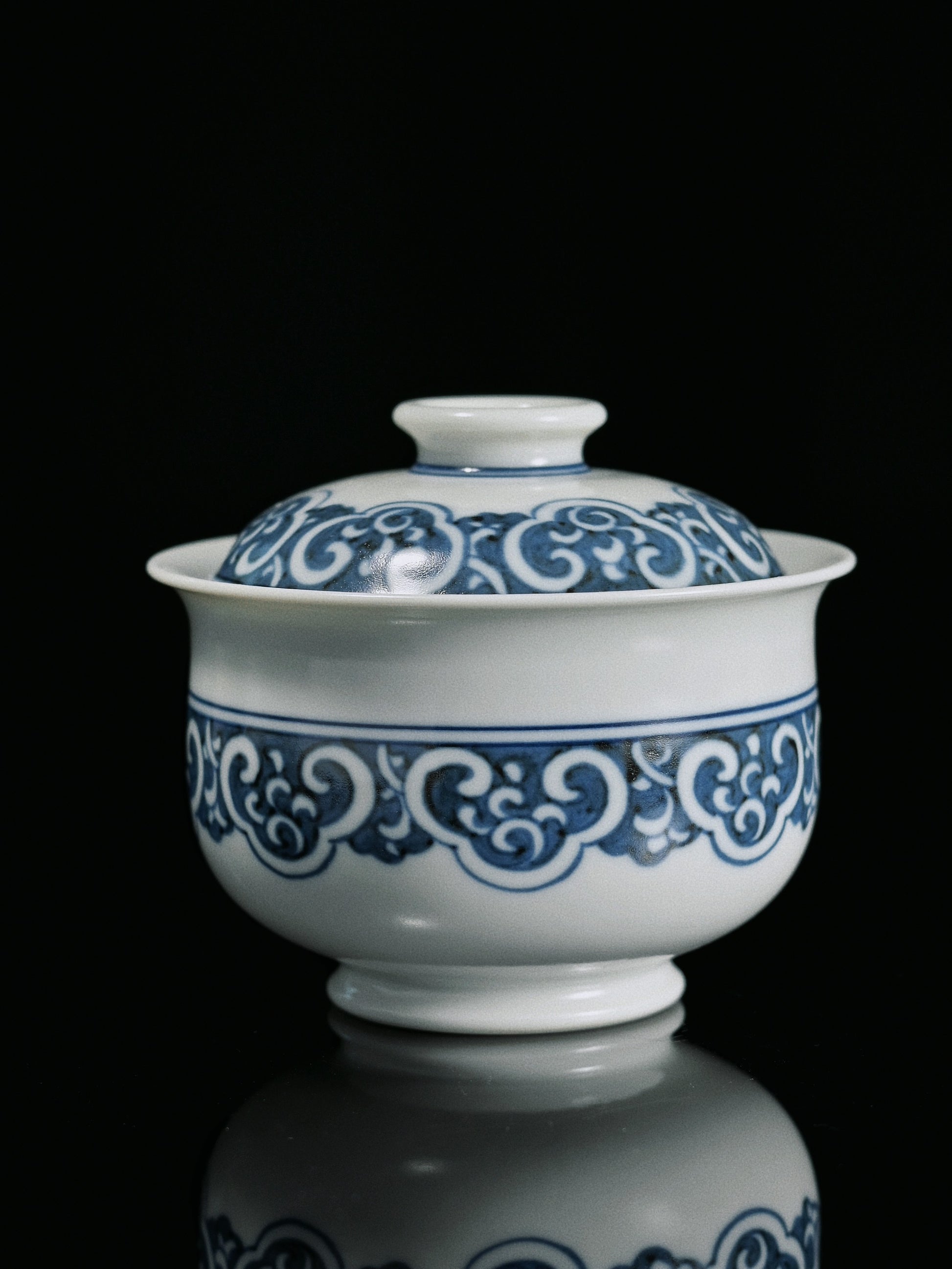 Jingdezhen jade-white clay gaiwan set (>38% kaolin) with imperial cobalt blue patterns, fired at 1320°C for exceptional durability and classic beauty.