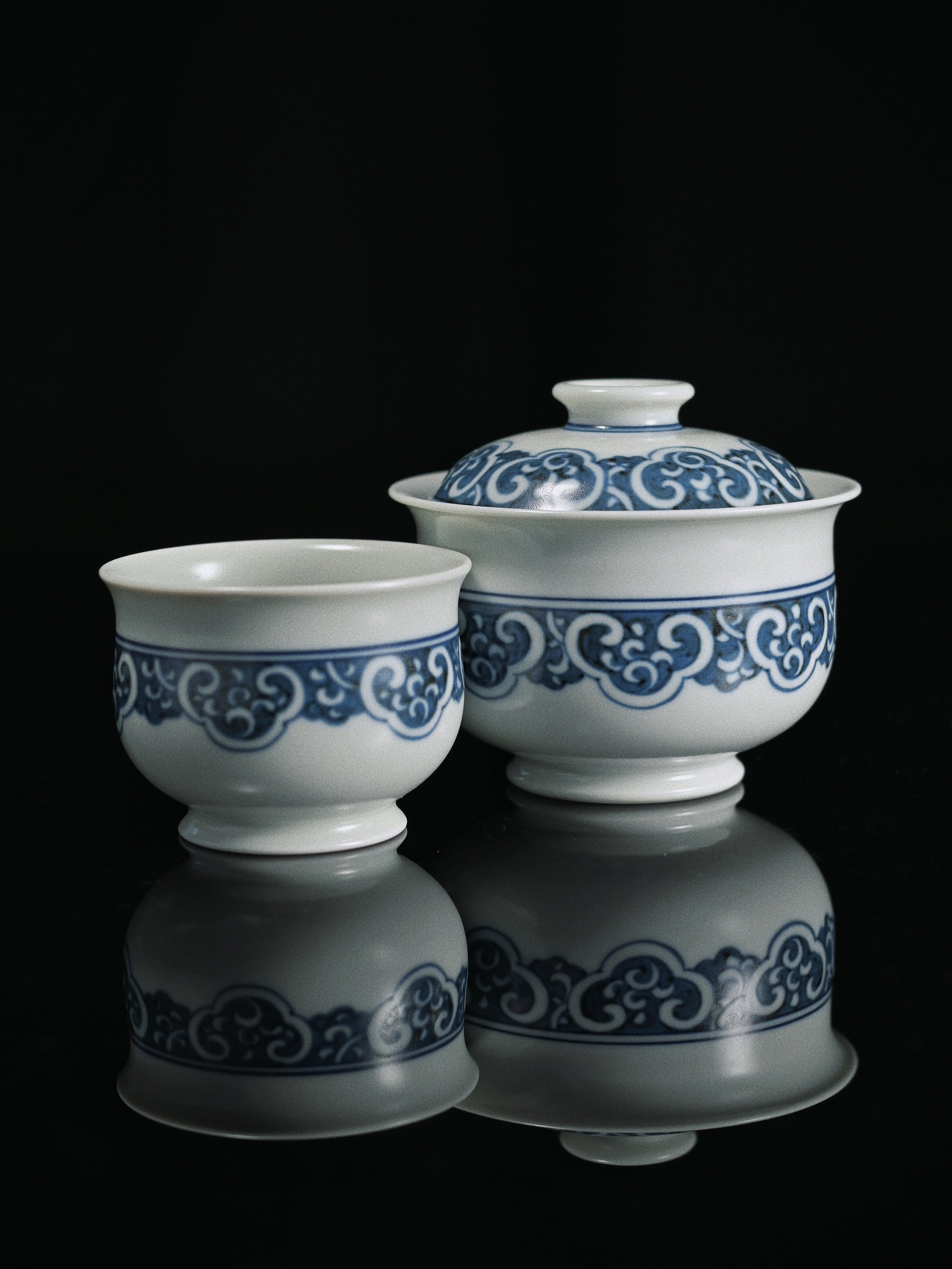 Artisanal Jingdezhen gaiwan set featuring 0.3mm cobalt outlining, triple-layer gradient painting, and high-temperature reduction firing for museum-quality blue-and-white ware.