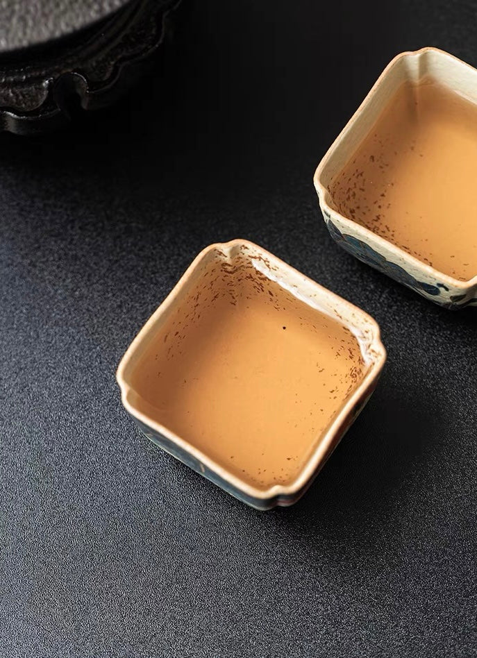 Old Clay Blue-and-White Volcanic Stone Caramel Glaze Square Cup with Hand-Painted Daffodils Design