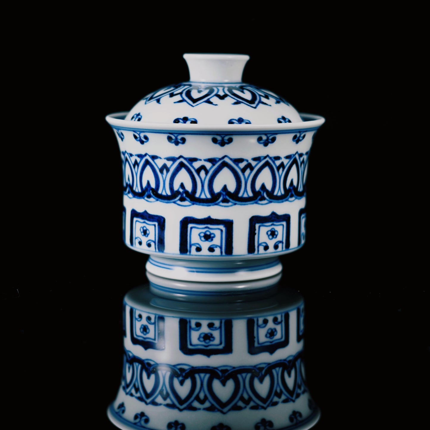 Jingdezhen Handmade Blue and White Baoxiang Gaiwan Set