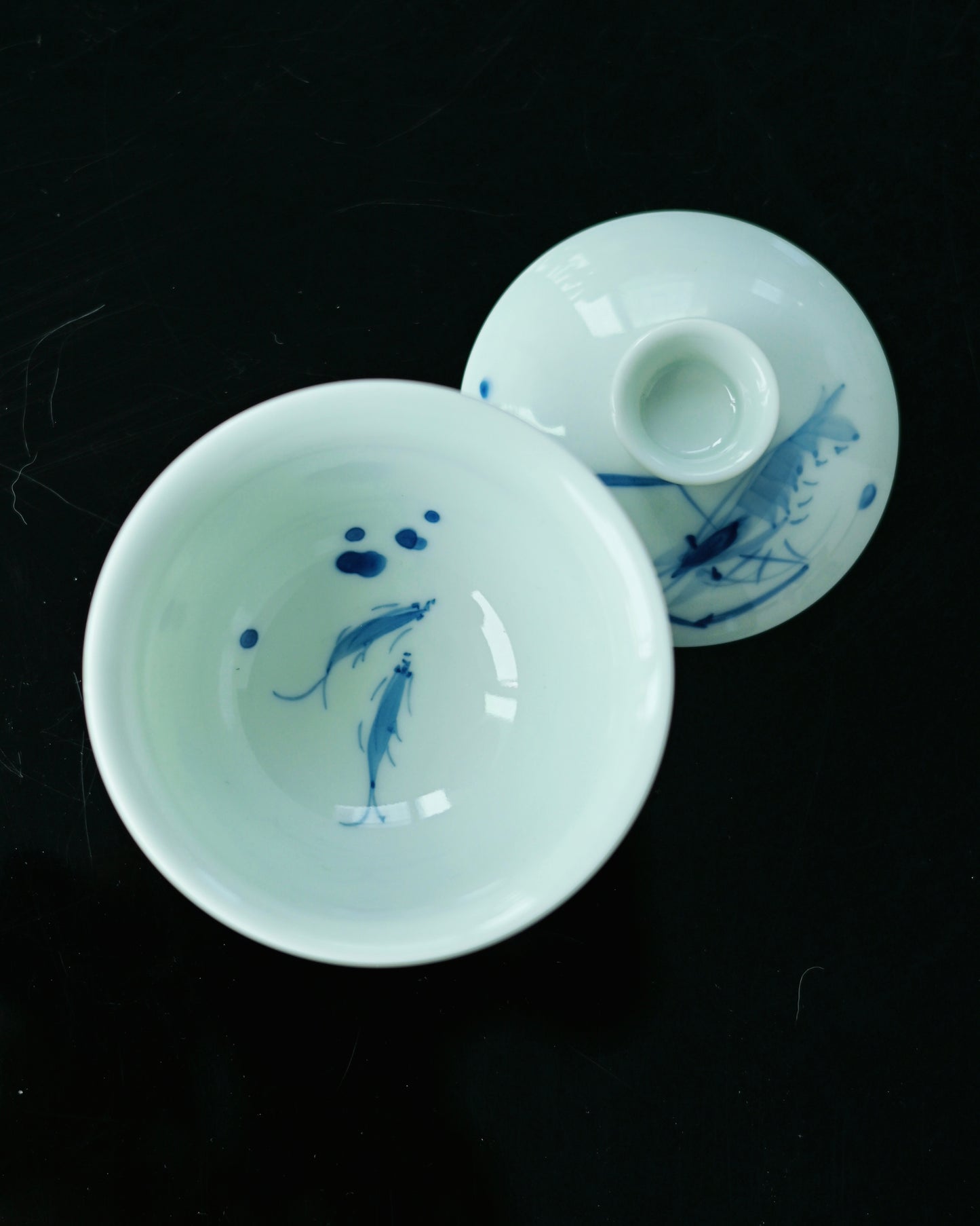 Jingdezhen Hand-Painted Shrimp Blue And White Porcelain Covered Bowl (Gaiwan) Set