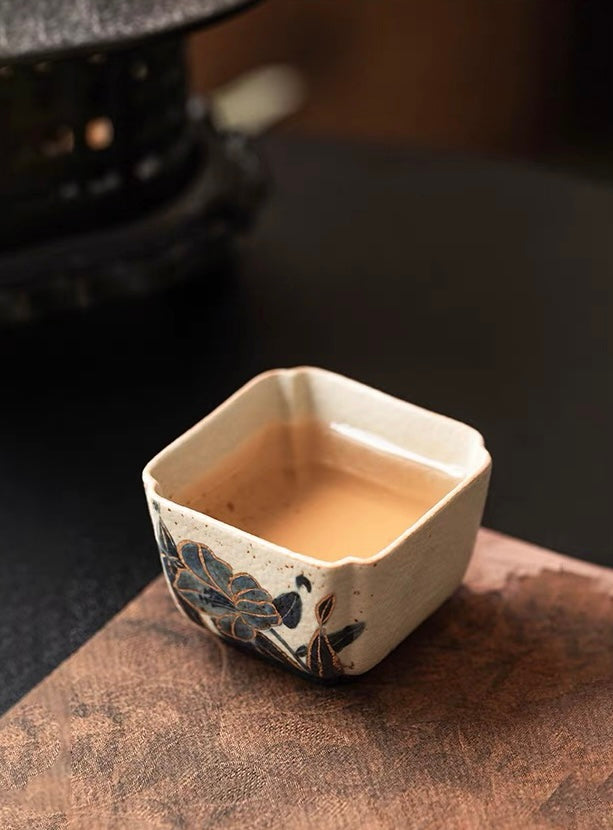 Old Clay Blue-and-White Volcanic Stone Caramel Glaze Square Cup with Hand-Painted Daffodils Design