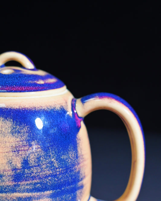 Domed lid with loop handle on Qin Quan Jun porcelain teapot