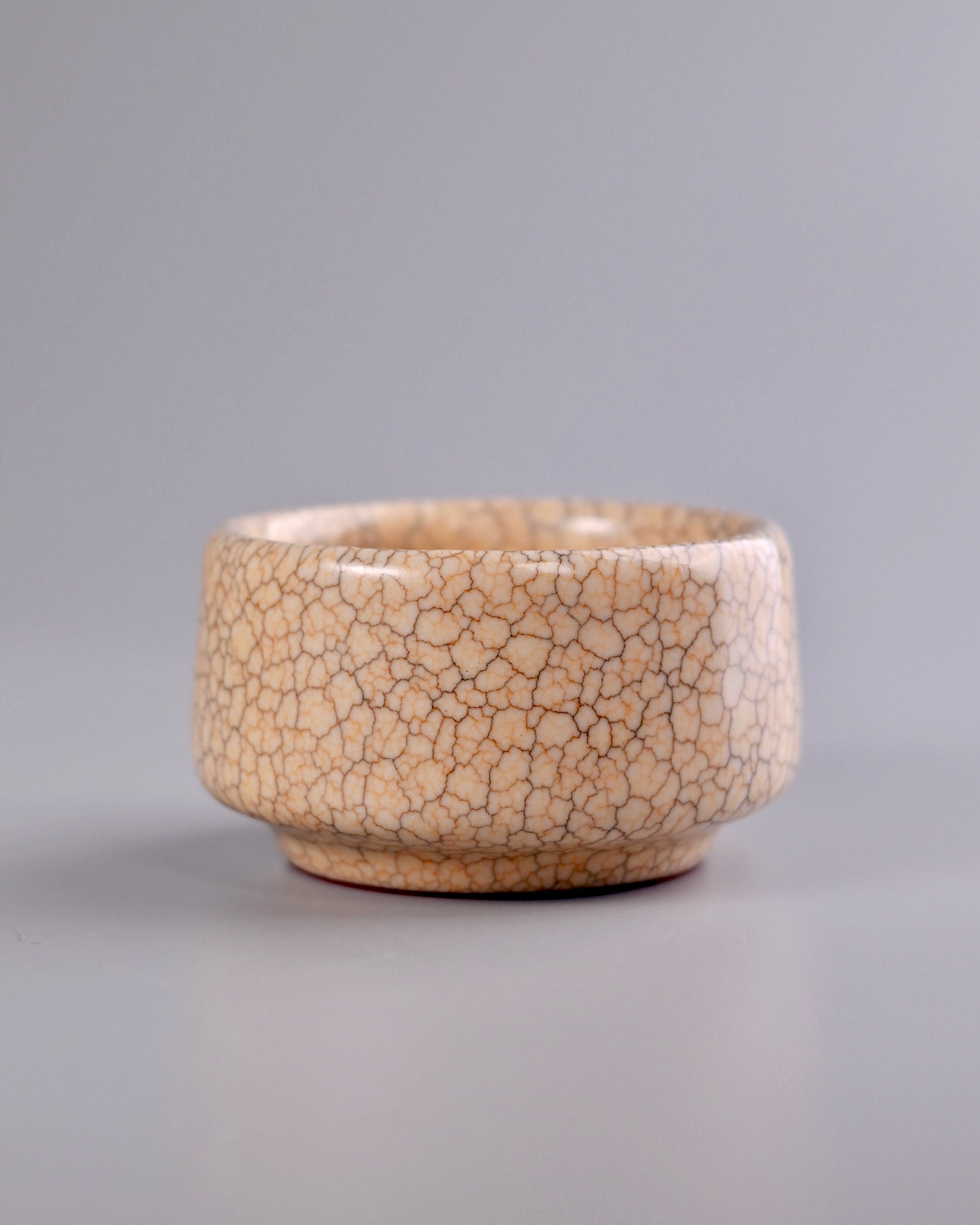 Iron wires and golden cracks glaze teacup
