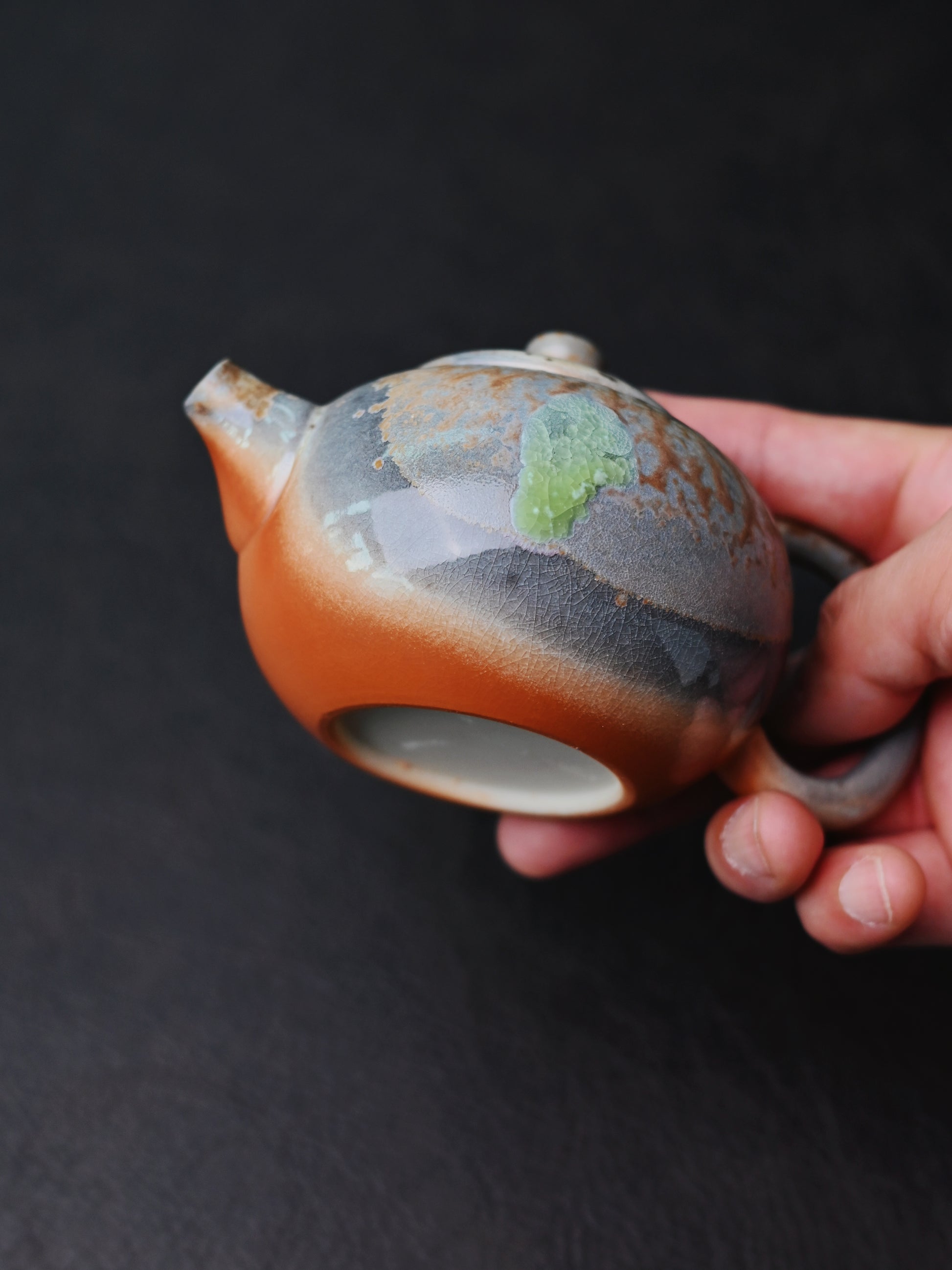 Where fire and ash create art: wood-fired Xishi teishi teapot with natural ash glaze, crystalline textures, and fiery traces from traditional reduction firing.