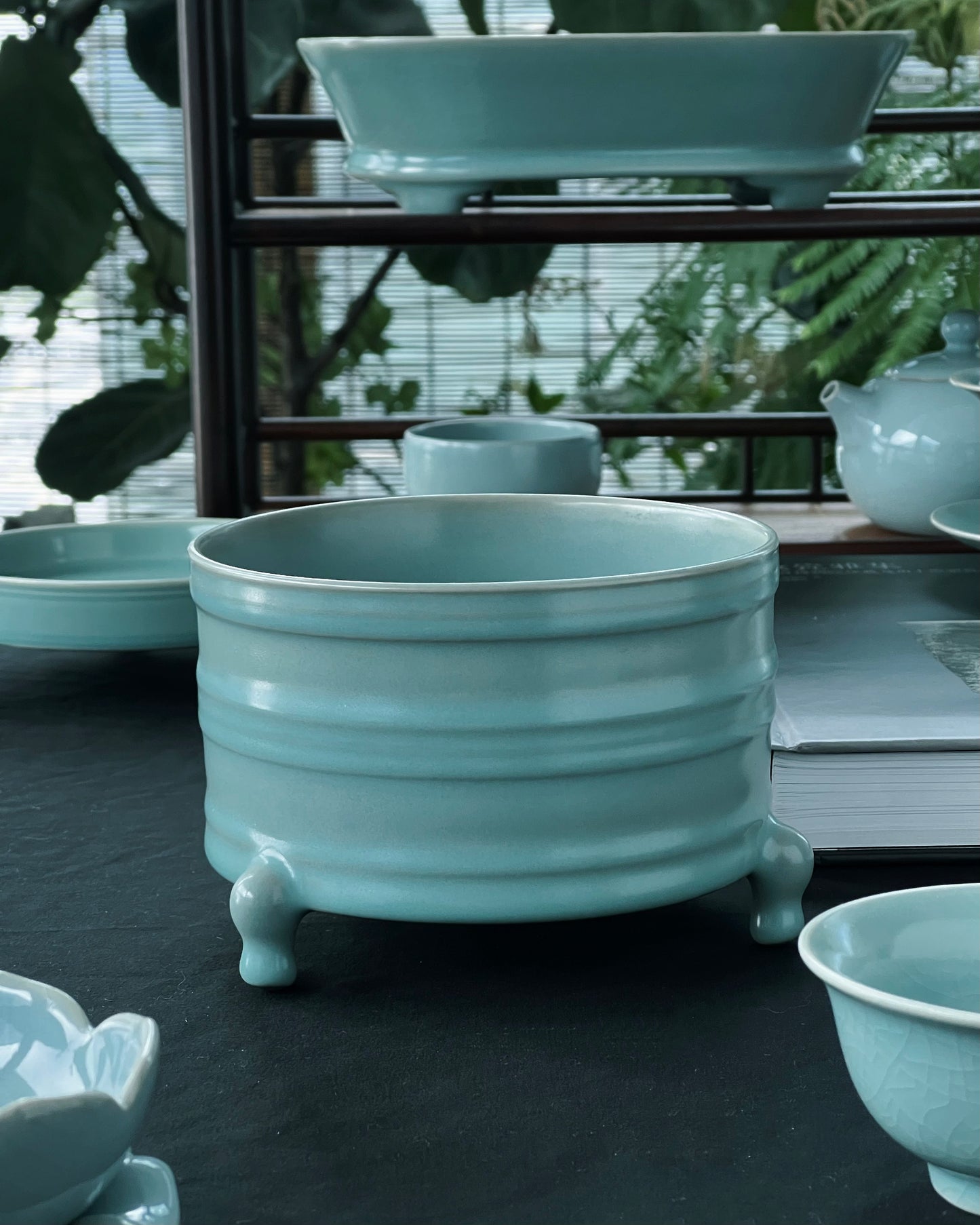 Beijing Palace Museum reproduction Ru ware Zun with full glaze and sesame pin marks