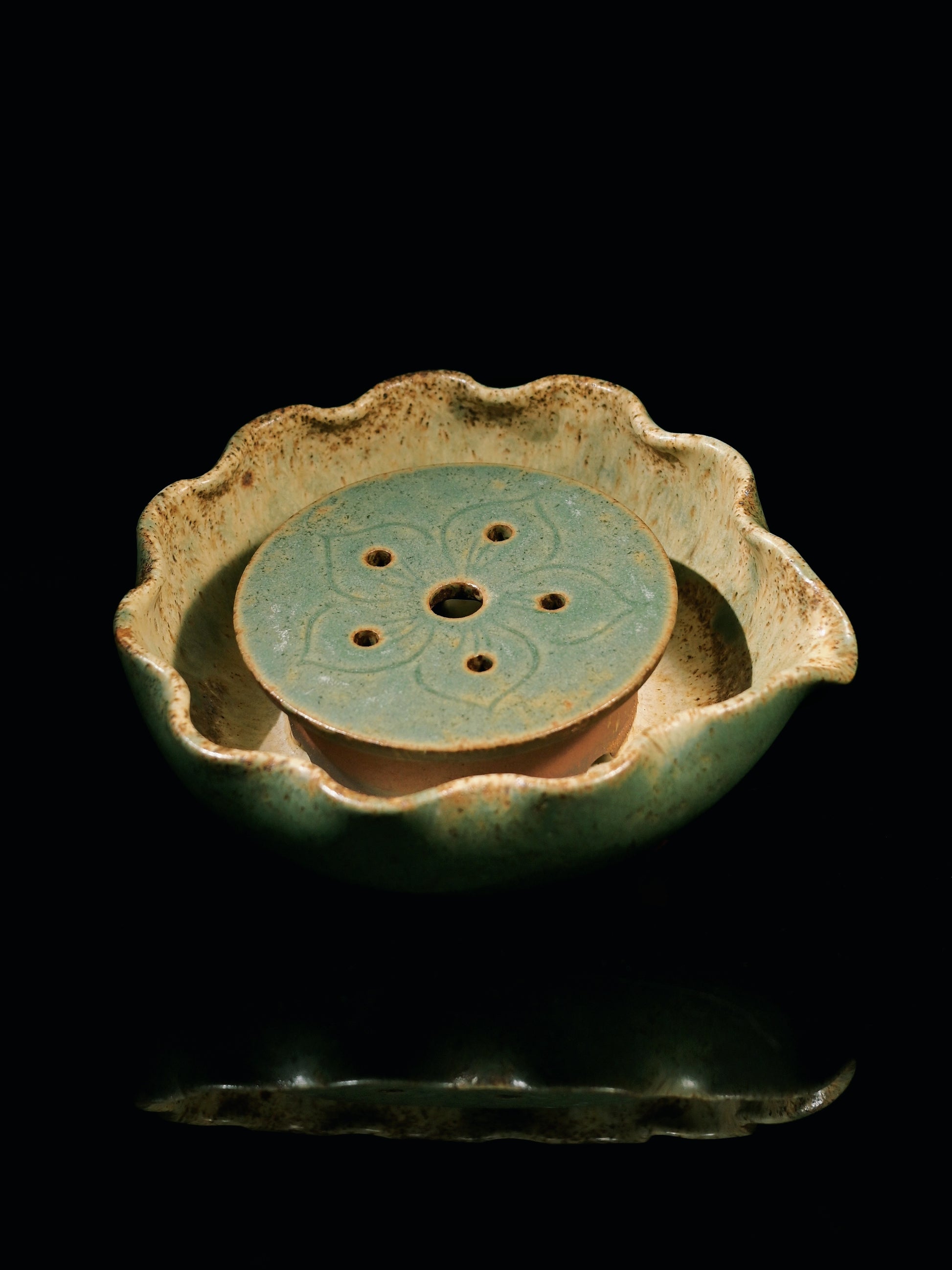 Ceramic tea set for outdoor tea ceremony