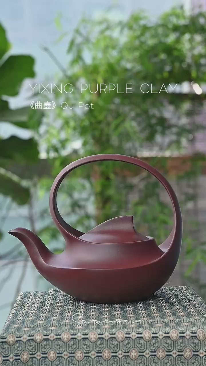 Yang Junbao's 1:1 Qu Pot recreation using pure purple clay, preserving the award-winning design's artistic integrity