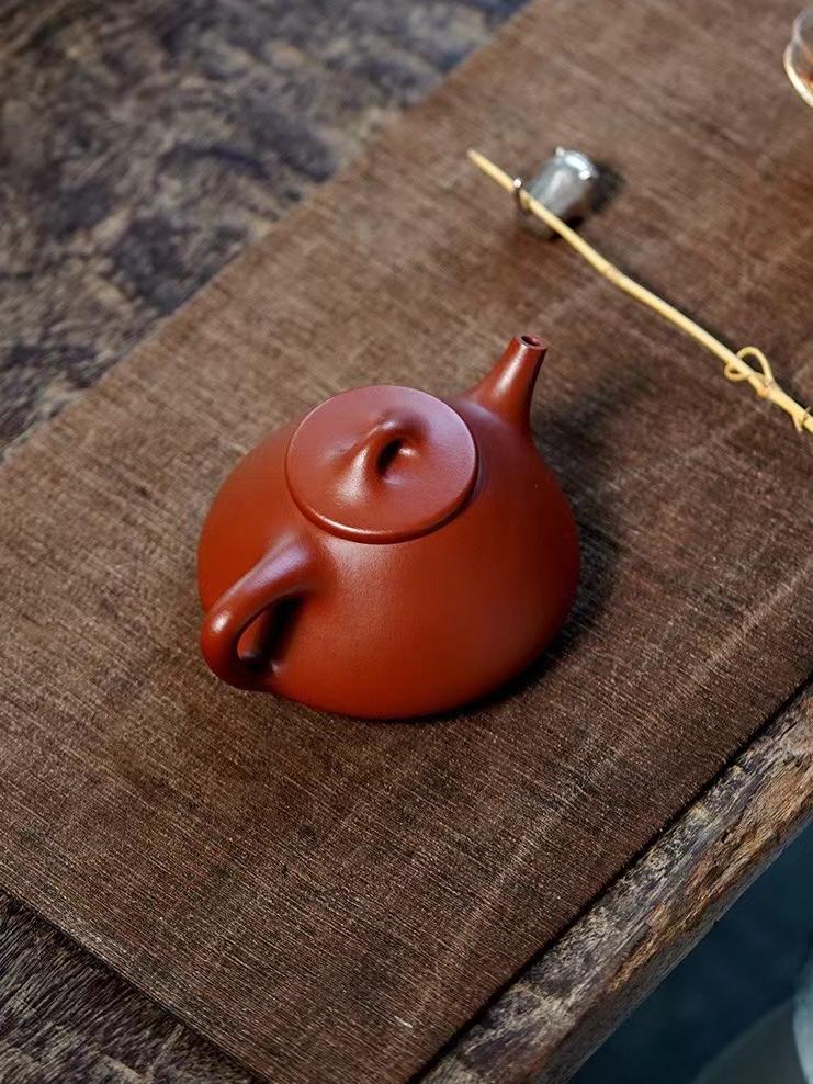 Yixing purple clay teapot combining zhuni and duan materials in semi-handmade Shipiao style, perfect for gongfu tea preparation.