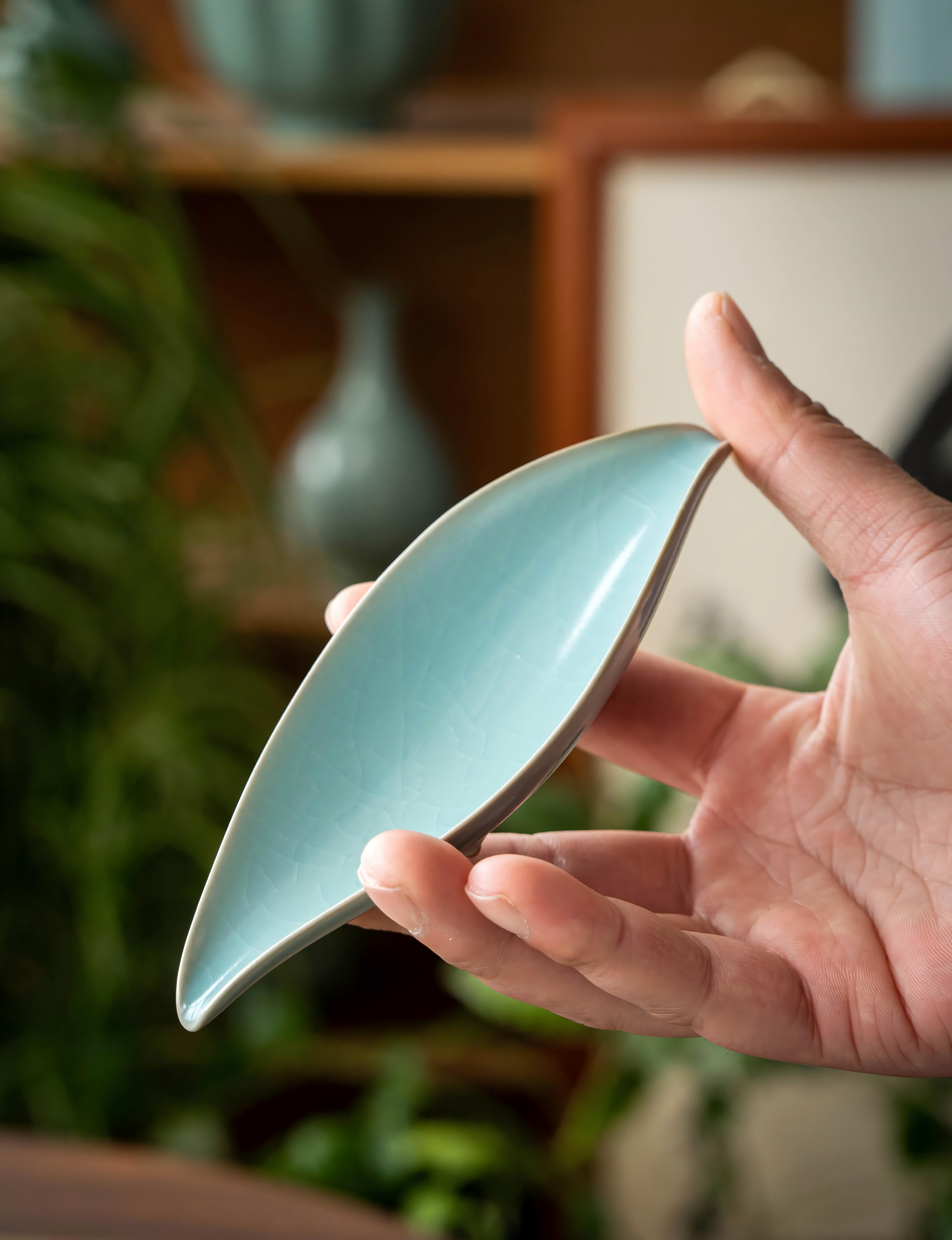 Handmade Ru ware tea holder with sky blue glaze, willow leaf shape and crackled texture for Chinese tea ceremony