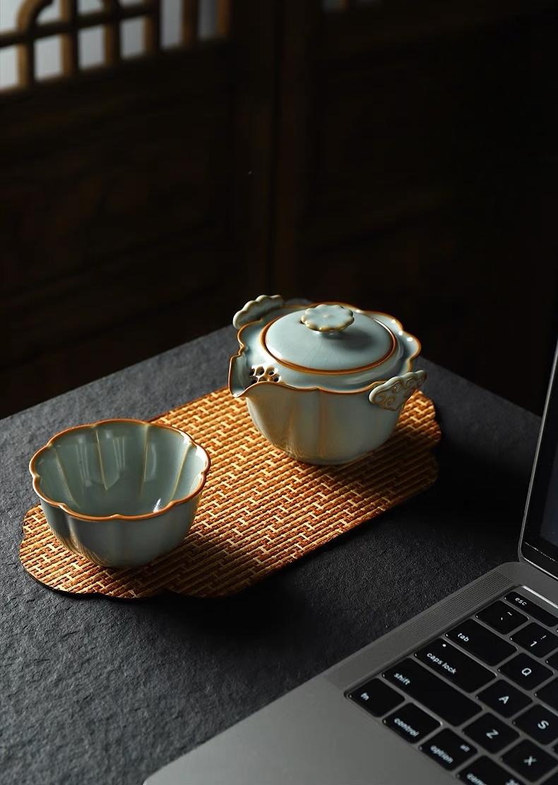 Gray-Blue Ru Kiln Ruyi Hand-Grip Teapot / Tea Sets