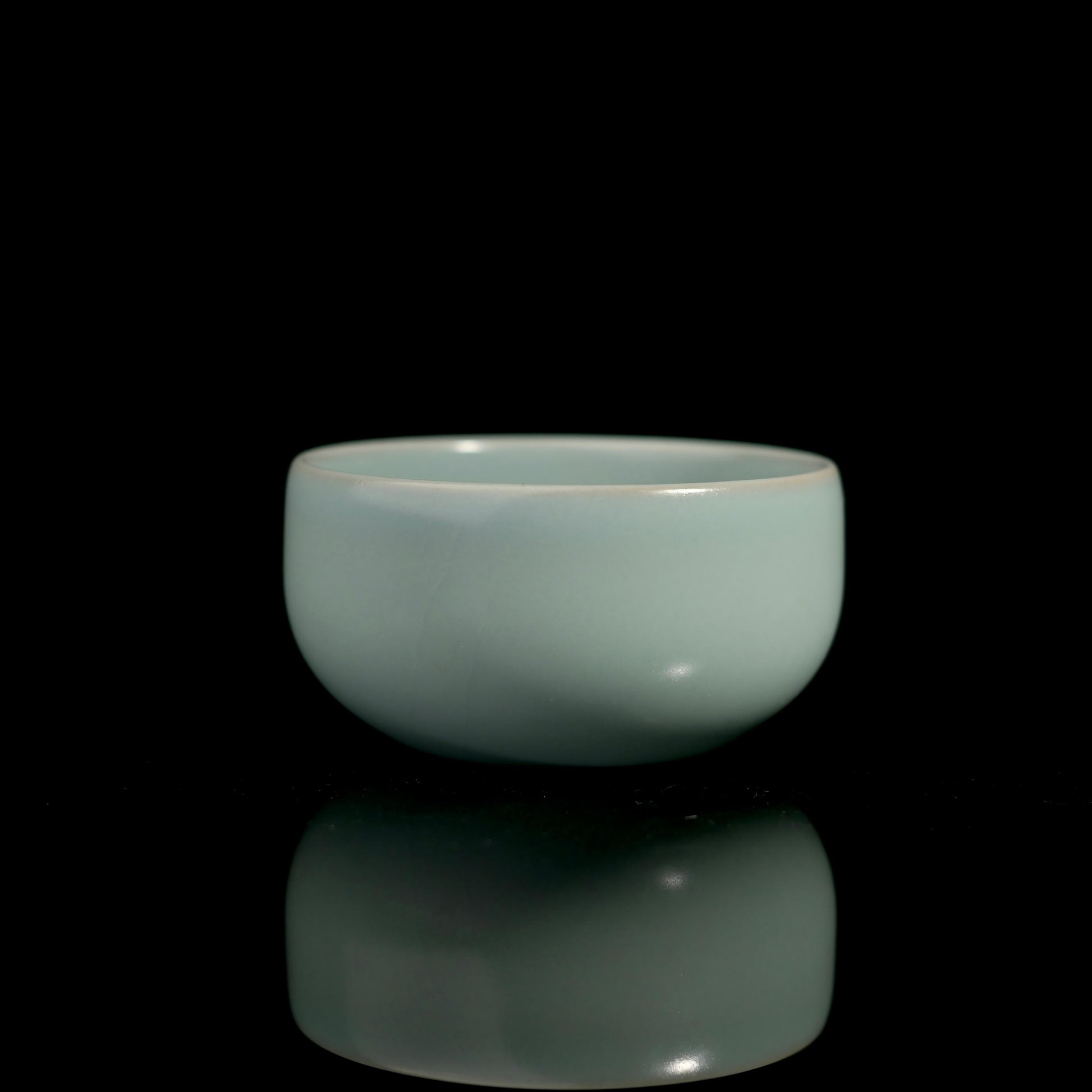 Chinese Ru ware antique style tea cup with crackled glaze