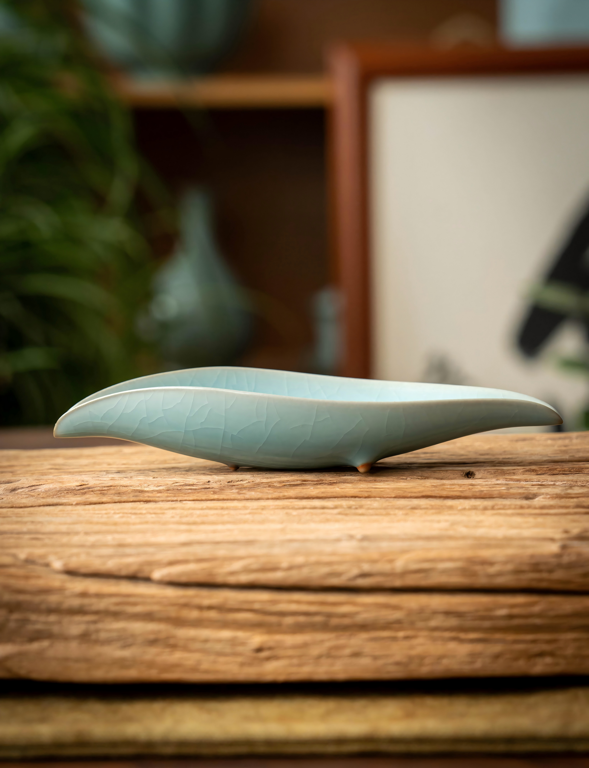 Handcrafted Ru ware tea scoop with willow leaf crackled pattern for Gongfu tea