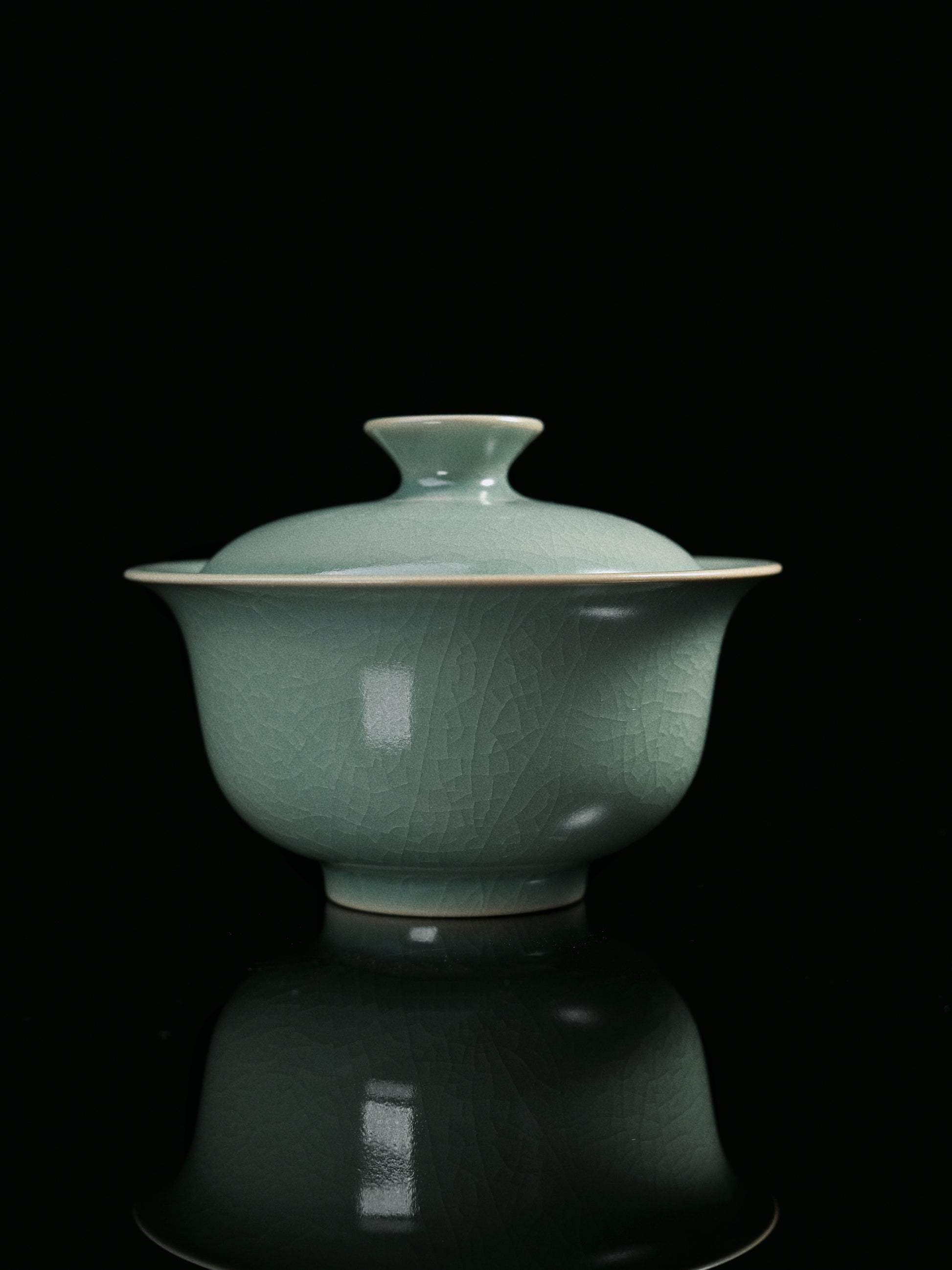 Saanwu Ru ware celadon crackled glaze gaiwan for tea ceremony