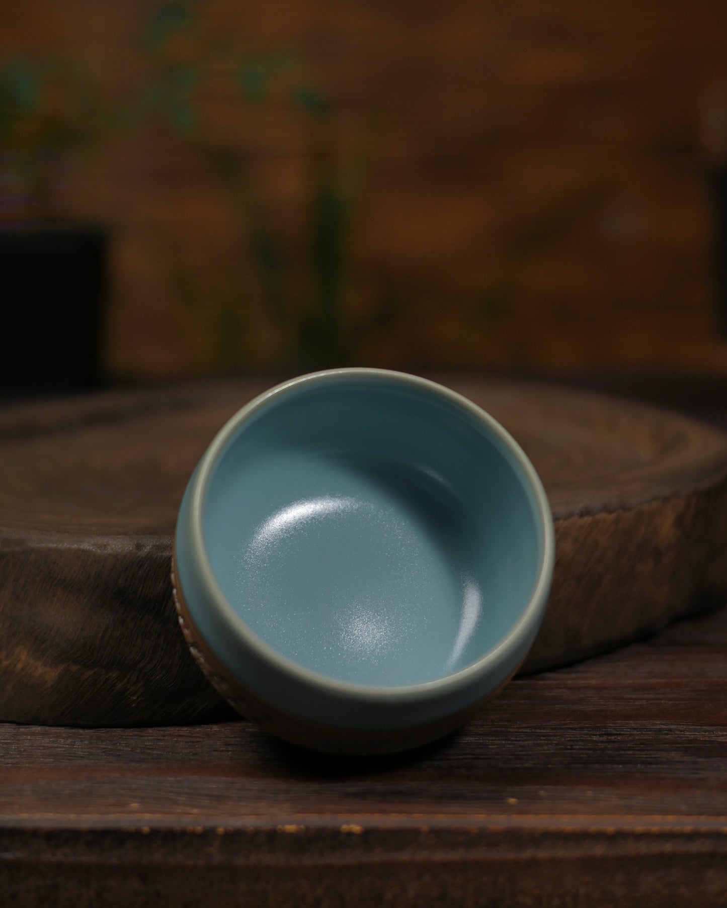 Ru ware teacup with bulging midsection resembling drum, featuring weighted handling and premium gift packaging