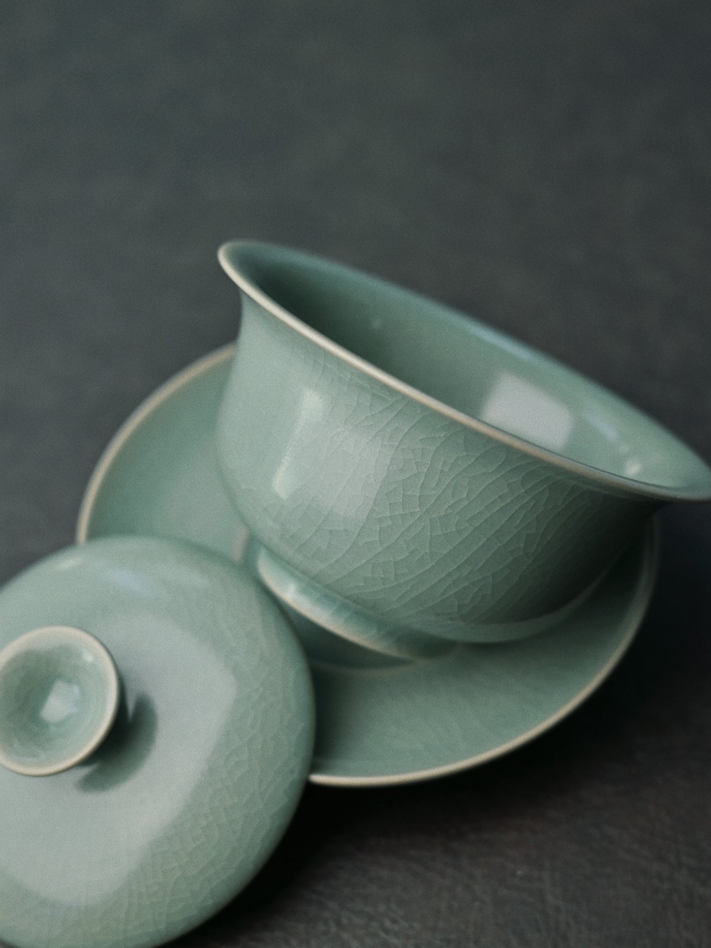 Ru Porcelain Gaiwan (Tea Bowl) with Crab-Claw Crackle Patterns