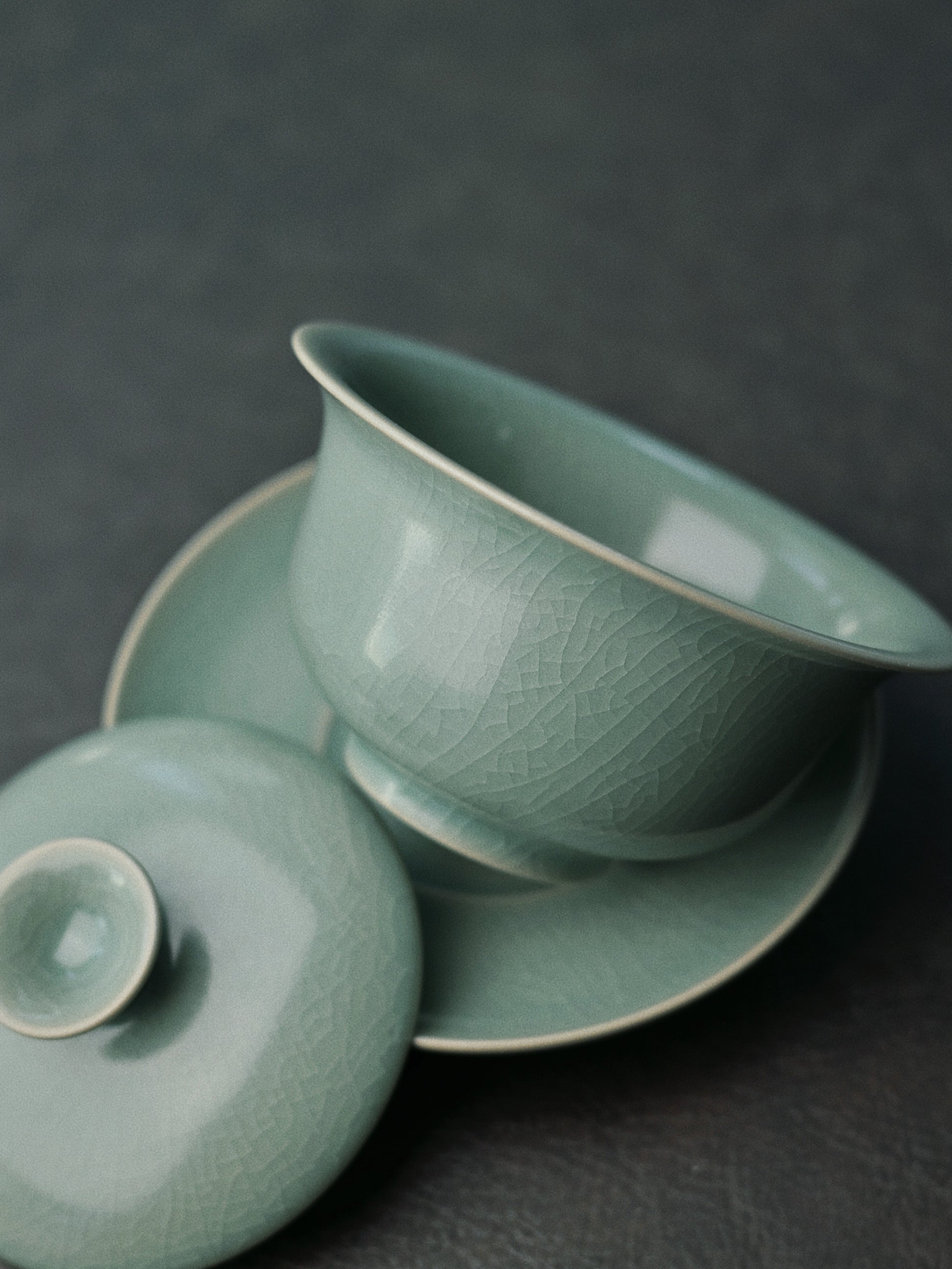 Saanwu Ru ware celadon crackled glaze gaiwan for tea ceremony