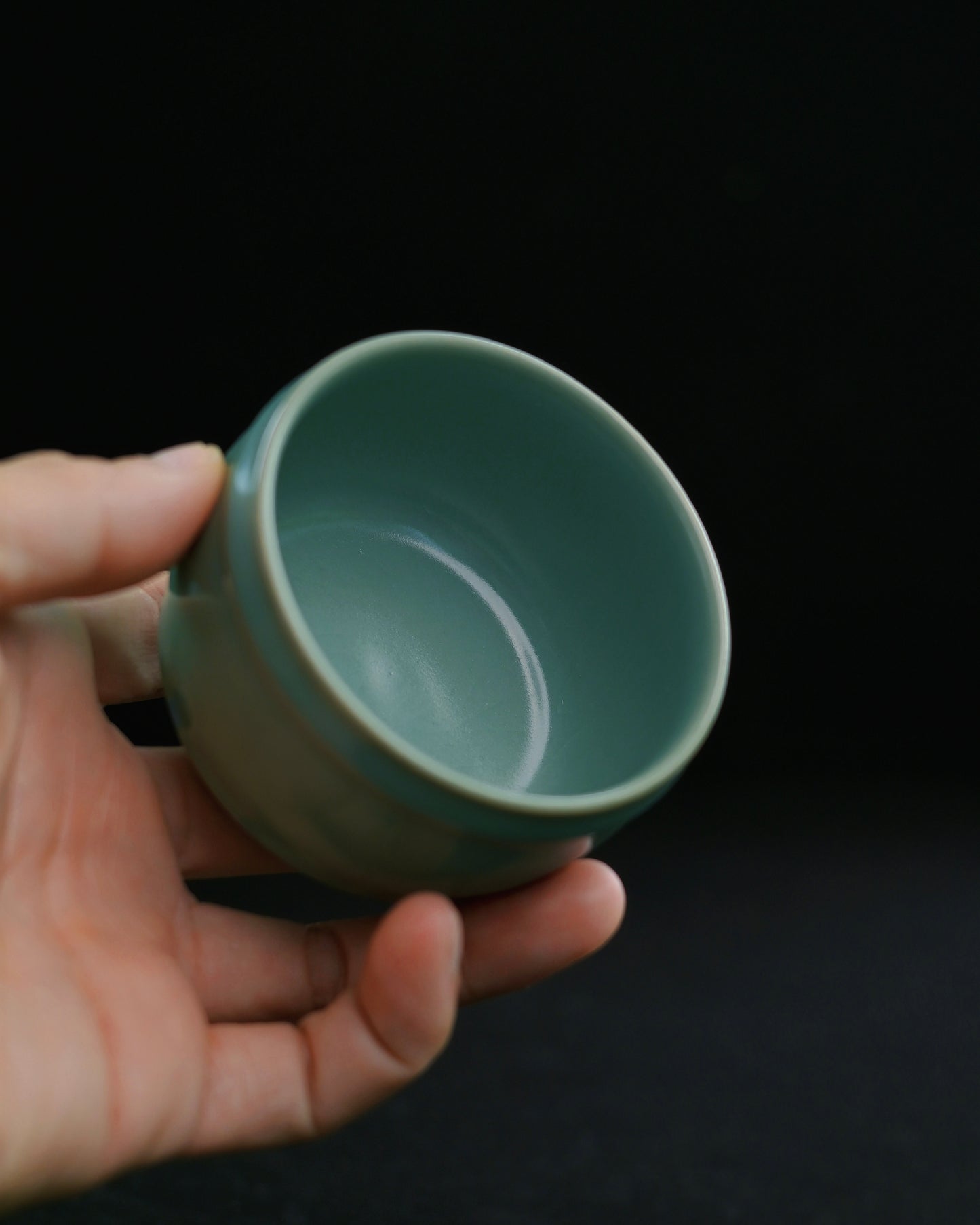 Base detail showing three-point pin-mark firing technique from traditional Ru ware