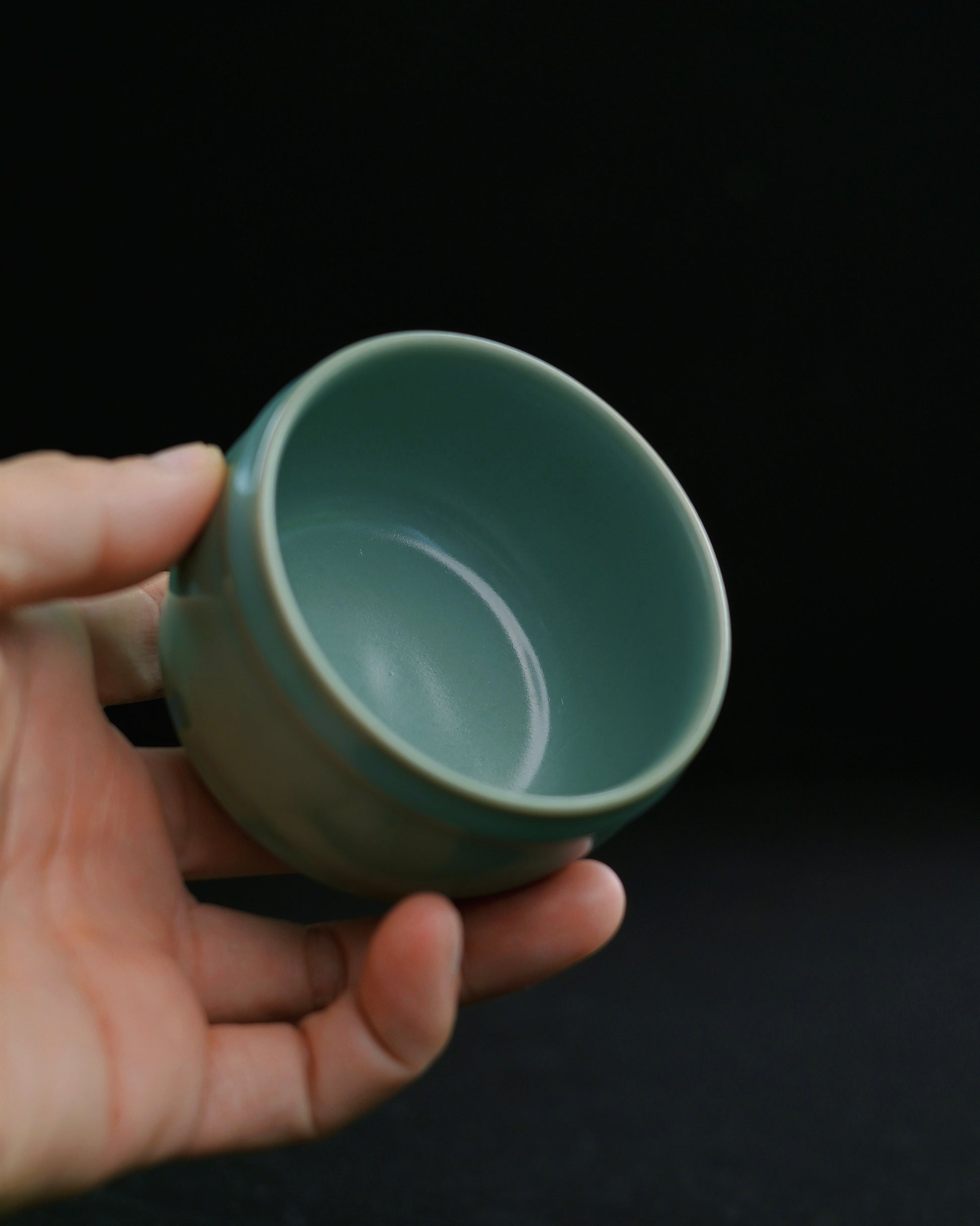 Base detail showing three-point pin-mark firing technique from traditional Ru ware