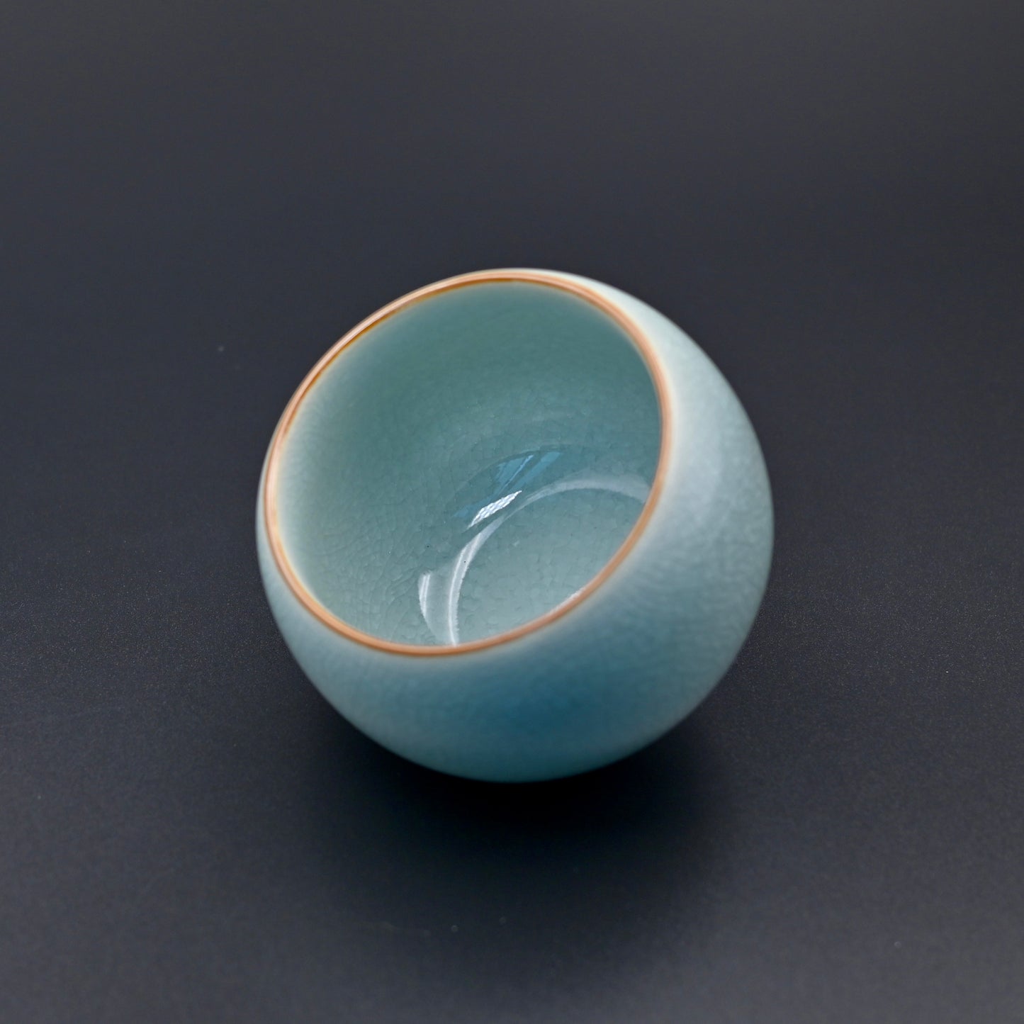 “Dragon’s Egg” Ru Porcelain Ice-cracks Host Tea Cup