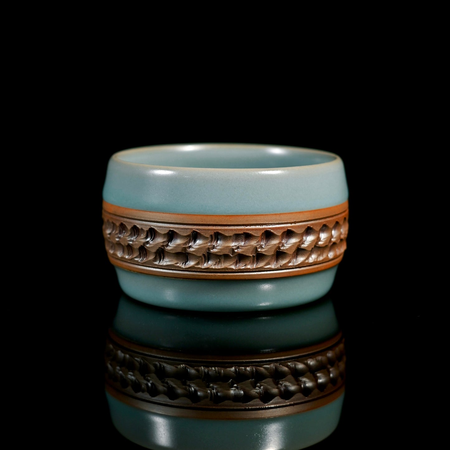 Ru ware sky-blue glaze drum-shaped master teacup with jumping-knife hand-carving technique and crackle-free surface