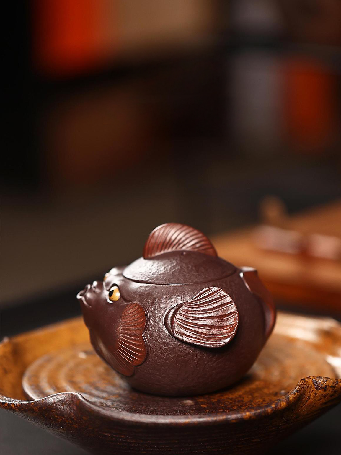 Biomimetic pufferfish teapot featuring excellent pouring precision and leaf filtration - perfect for oolong and pu-erh brewing at home or travel.