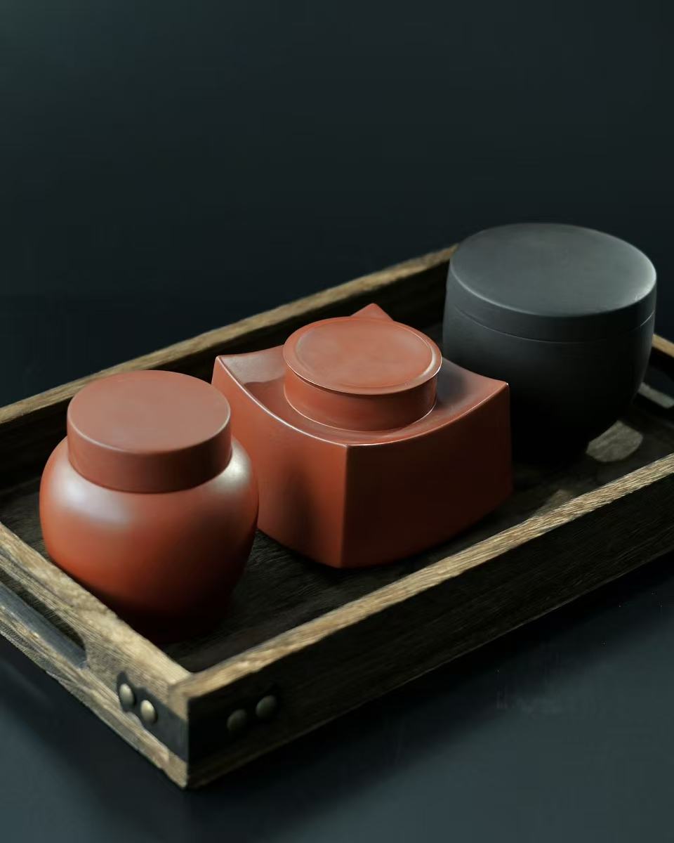 Small capacity zisha tea container with flowing lines and rustic charm, suitable as decorative tea accessory