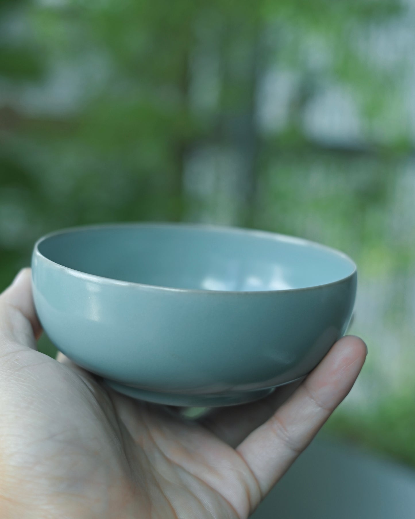 Large Ru porcelain bowl designed for individual tea consumption, eliminating fairness cup need