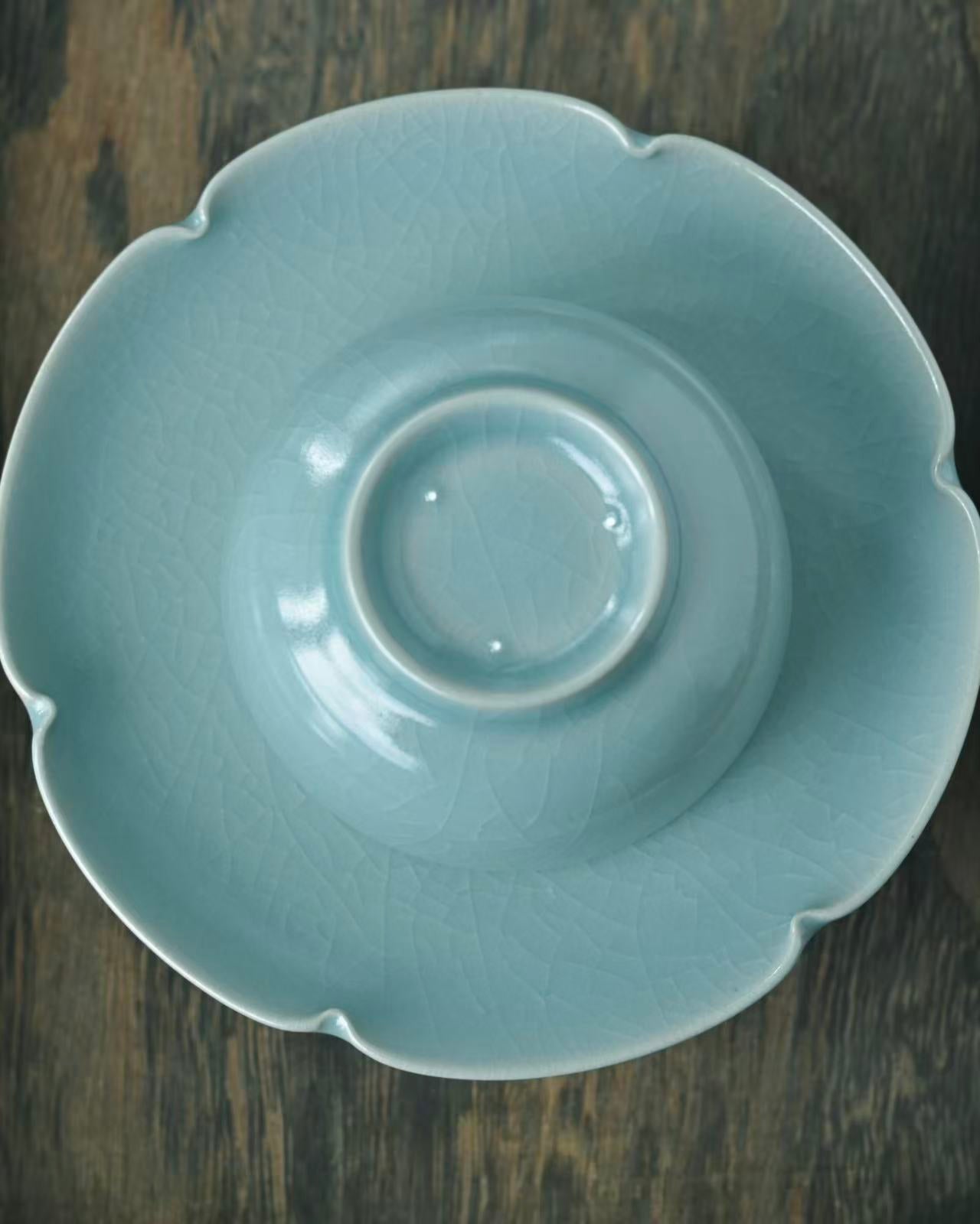 Ru ware reproduction teacup showing crab-claw crackle lines